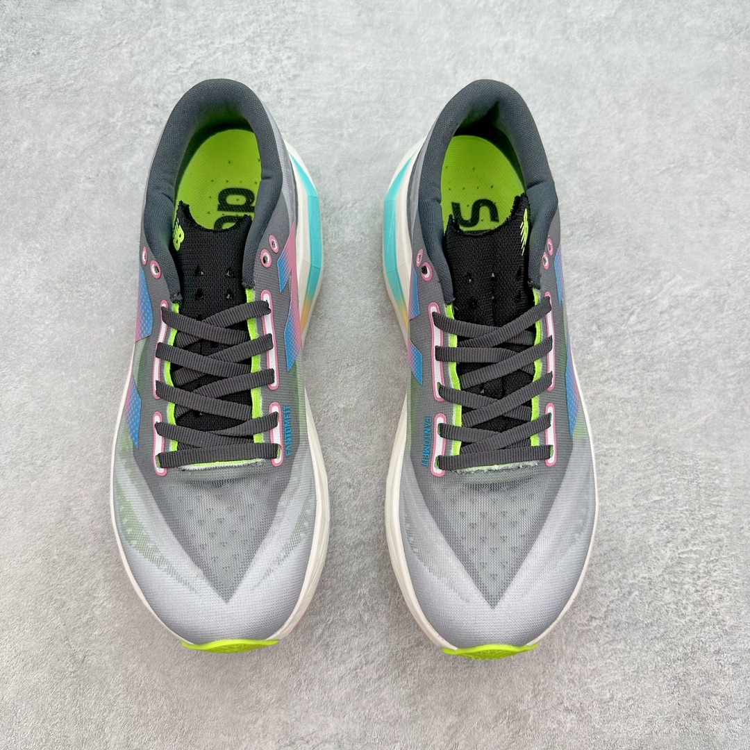 图片[2]-＃C版 NEW BALANCE Rebel FuelCell Rebel V4 SuperComp Elite 精英版内置碳板 舒适时尚织物减震耐磨低帮马拉松轻量化跑步鞋 NB新百伦于 2019 年夏天首次发布了 Rebel 在制鞋业仍在向强调能量回报的弹力泡沫转变的时候 Rebel 确实是一个叛逆者 快进到 2024 年 Rebel v4 承诺通过重新配制的中底化合物和更高的堆叠高度提供更轻、更有弹性的跑步体验 就像New Balance SC Elite v4一样 Rebel v4 提供了完全重新设计的中底化合物 最新的混合物将 New Balance 专有的 FuelCell 泡沫（TPU 和 EVA 的混合物）与 PEBA 泡沫相结合 带来更弹跳的跑步体验 PEBA是一种超轻 高性能的泡沫 通常出现在镀碳超级鞋中 New Balance Rebel v4、ASICS Novablast 4和Brooks Hyperion Max都是精力充沛的无电镀运动鞋 在速度锻炼和快节奏中大放异彩 这三款鞋都依靠它们的中底泡沫和轻微的摇杆形状来创造一种向前滚动的感觉 而且虽然这些鞋子在堆叠高度和重量方面各不相同 但它们提供了相似的软硬比例 有足够的流行力来加快步伐 尺码：36 37 37.5 38 38.5 39.5 40 40.5 41.5 42 42.5 43 44 45-选品中心