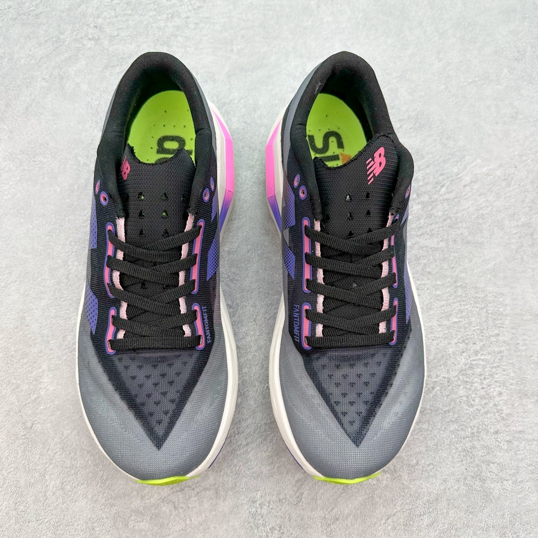 图片[2]-＃C版 NEW BALANCE Rebel FuelCell Rebel V4 SuperComp Elite 精英版内置碳板 舒适时尚织物减震耐磨低帮马拉松轻量化跑步鞋 NB新百伦于 2019 年夏天首次发布了 Rebel 在制鞋业仍在向强调能量回报的弹力泡沫转变的时候 Rebel 确实是一个叛逆者 快进到 2024 年 Rebel v4 承诺通过重新配制的中底化合物和更高的堆叠高度提供更轻、更有弹性的跑步体验 就像New Balance SC Elite v4一样 Rebel v4 提供了完全重新设计的中底化合物 最新的混合物将 New Balance 专有的 FuelCell 泡沫（TPU 和 EVA 的混合物）与 PEBA 泡沫相结合 带来更弹跳的跑步体验 PEBA是一种超轻 高性能的泡沫 通常出现在镀碳超级鞋中 New Balance Rebel v4、ASICS Novablast 4和Brooks Hyperion Max都是精力充沛的无电镀运动鞋 在速度锻炼和快节奏中大放异彩 这三款鞋都依靠它们的中底泡沫和轻微的摇杆形状来创造一种向前滚动的感觉 而且虽然这些鞋子在堆叠高度和重量方面各不相同 但它们提供了相似的软硬比例 有足够的流行力来加快步伐 尺码：36 37 37.5 38 38.5 39.5 40 40.5 41.5 42 42.5 43 44 45-选品中心