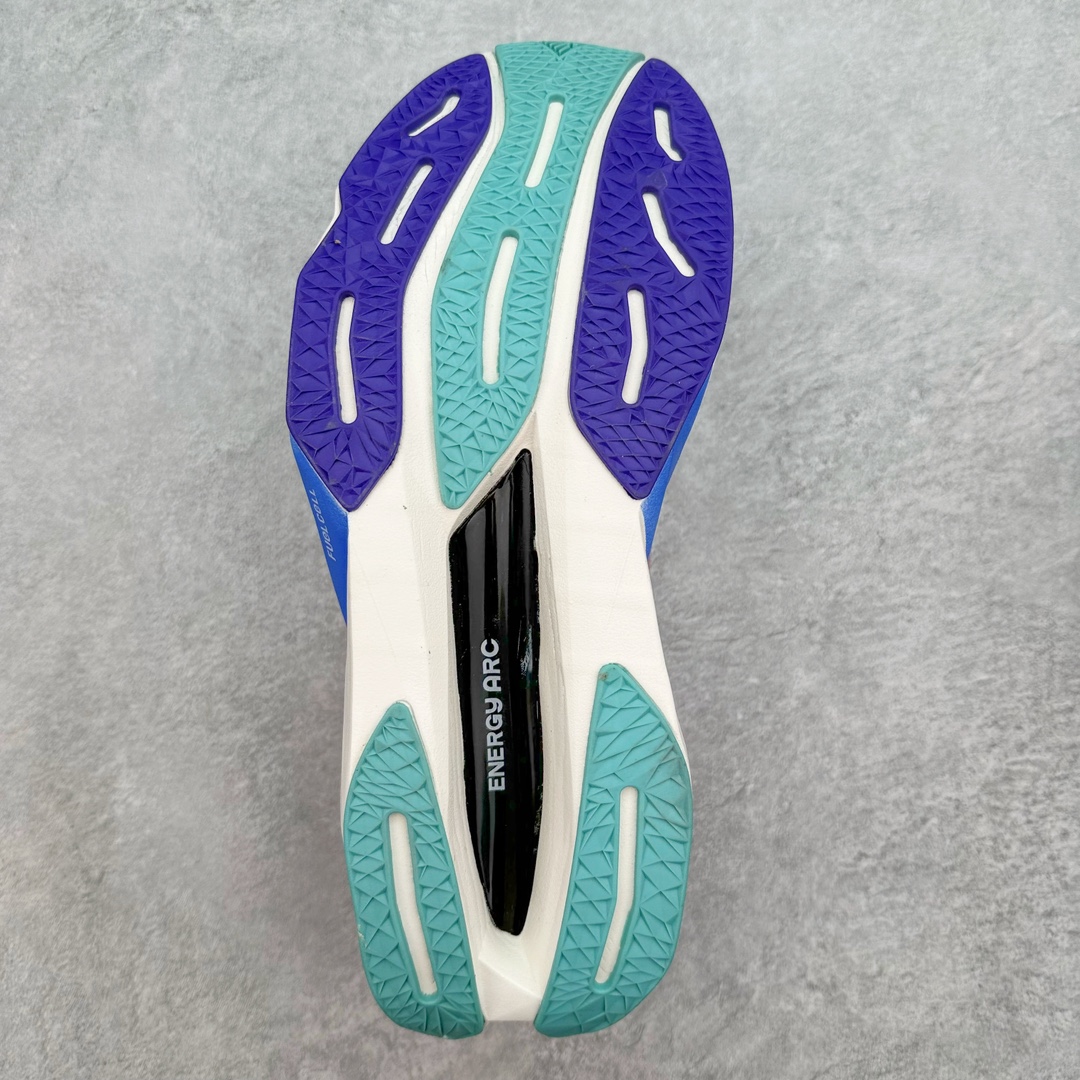 图片[9]-＃C版 NEW BALANCE Rebel FuelCell Rebel V4 SuperComp Elite 精英版内置碳板 舒适时尚织物减震耐磨低帮马拉松轻量化跑步鞋 NB新百伦于 2019 年夏天首次发布了 Rebel 在制鞋业仍在向强调能量回报的弹力泡沫转变的时候 Rebel 确实是一个叛逆者 快进到 2024 年 Rebel v4 承诺通过重新配制的中底化合物和更高的堆叠高度提供更轻、更有弹性的跑步体验 就像New Balance SC Elite v4一样 Rebel v4 提供了完全重新设计的中底化合物 最新的混合物将 New Balance 专有的 FuelCell 泡沫（TPU 和 EVA 的混合物）与 PEBA 泡沫相结合 带来更弹跳的跑步体验 PEBA是一种超轻 高性能的泡沫 通常出现在镀碳超级鞋中 New Balance Rebel v4、ASICS Novablast 4和Brooks Hyperion Max都是精力充沛的无电镀运动鞋 在速度锻炼和快节奏中大放异彩 这三款鞋都依靠它们的中底泡沫和轻微的摇杆形状来创造一种向前滚动的感觉 而且虽然这些鞋子在堆叠高度和重量方面各不相同 但它们提供了相似的软硬比例 有足够的流行力来加快步伐 尺码：36 37 37.5 38 38.5 39.5 40 40.5 41.5 42 42.5 43 44 45-选品中心