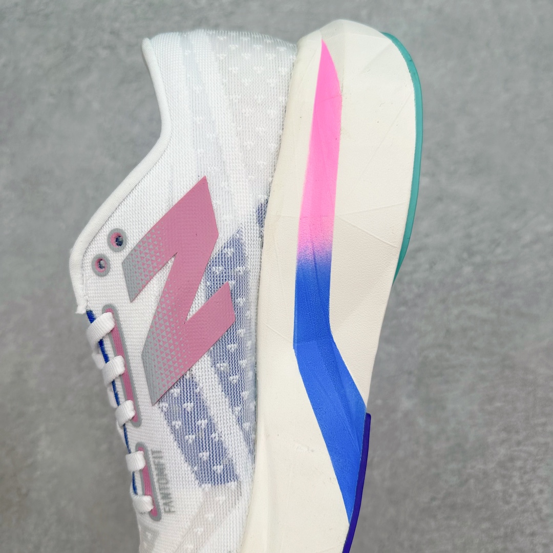 图片[7]-＃C版 NEW BALANCE Rebel FuelCell Rebel V4 SuperComp Elite 精英版内置碳板 舒适时尚织物减震耐磨低帮马拉松轻量化跑步鞋 NB新百伦于 2019 年夏天首次发布了 Rebel 在制鞋业仍在向强调能量回报的弹力泡沫转变的时候 Rebel 确实是一个叛逆者 快进到 2024 年 Rebel v4 承诺通过重新配制的中底化合物和更高的堆叠高度提供更轻、更有弹性的跑步体验 就像New Balance SC Elite v4一样 Rebel v4 提供了完全重新设计的中底化合物 最新的混合物将 New Balance 专有的 FuelCell 泡沫（TPU 和 EVA 的混合物）与 PEBA 泡沫相结合 带来更弹跳的跑步体验 PEBA是一种超轻 高性能的泡沫 通常出现在镀碳超级鞋中 New Balance Rebel v4、ASICS Novablast 4和Brooks Hyperion Max都是精力充沛的无电镀运动鞋 在速度锻炼和快节奏中大放异彩 这三款鞋都依靠它们的中底泡沫和轻微的摇杆形状来创造一种向前滚动的感觉 而且虽然这些鞋子在堆叠高度和重量方面各不相同 但它们提供了相似的软硬比例 有足够的流行力来加快步伐 尺码：36 37 37.5 38 38.5 39.5 40 40.5 41.5 42 42.5 43 44 45-选品中心