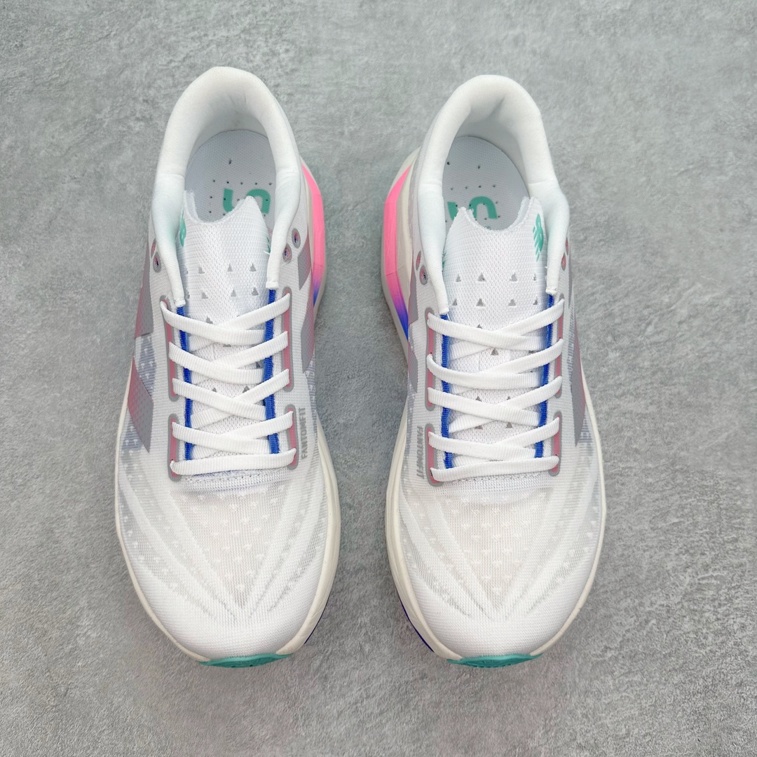 图片[2]-＃C版 NEW BALANCE Rebel FuelCell Rebel V4 SuperComp Elite 精英版内置碳板 舒适时尚织物减震耐磨低帮马拉松轻量化跑步鞋 NB新百伦于 2019 年夏天首次发布了 Rebel 在制鞋业仍在向强调能量回报的弹力泡沫转变的时候 Rebel 确实是一个叛逆者 快进到 2024 年 Rebel v4 承诺通过重新配制的中底化合物和更高的堆叠高度提供更轻、更有弹性的跑步体验 就像New Balance SC Elite v4一样 Rebel v4 提供了完全重新设计的中底化合物 最新的混合物将 New Balance 专有的 FuelCell 泡沫（TPU 和 EVA 的混合物）与 PEBA 泡沫相结合 带来更弹跳的跑步体验 PEBA是一种超轻 高性能的泡沫 通常出现在镀碳超级鞋中 New Balance Rebel v4、ASICS Novablast 4和Brooks Hyperion Max都是精力充沛的无电镀运动鞋 在速度锻炼和快节奏中大放异彩 这三款鞋都依靠它们的中底泡沫和轻微的摇杆形状来创造一种向前滚动的感觉 而且虽然这些鞋子在堆叠高度和重量方面各不相同 但它们提供了相似的软硬比例 有足够的流行力来加快步伐 尺码：36 37 37.5 38 38.5 39.5 40 40.5 41.5 42 42.5 43 44 45-选品中心