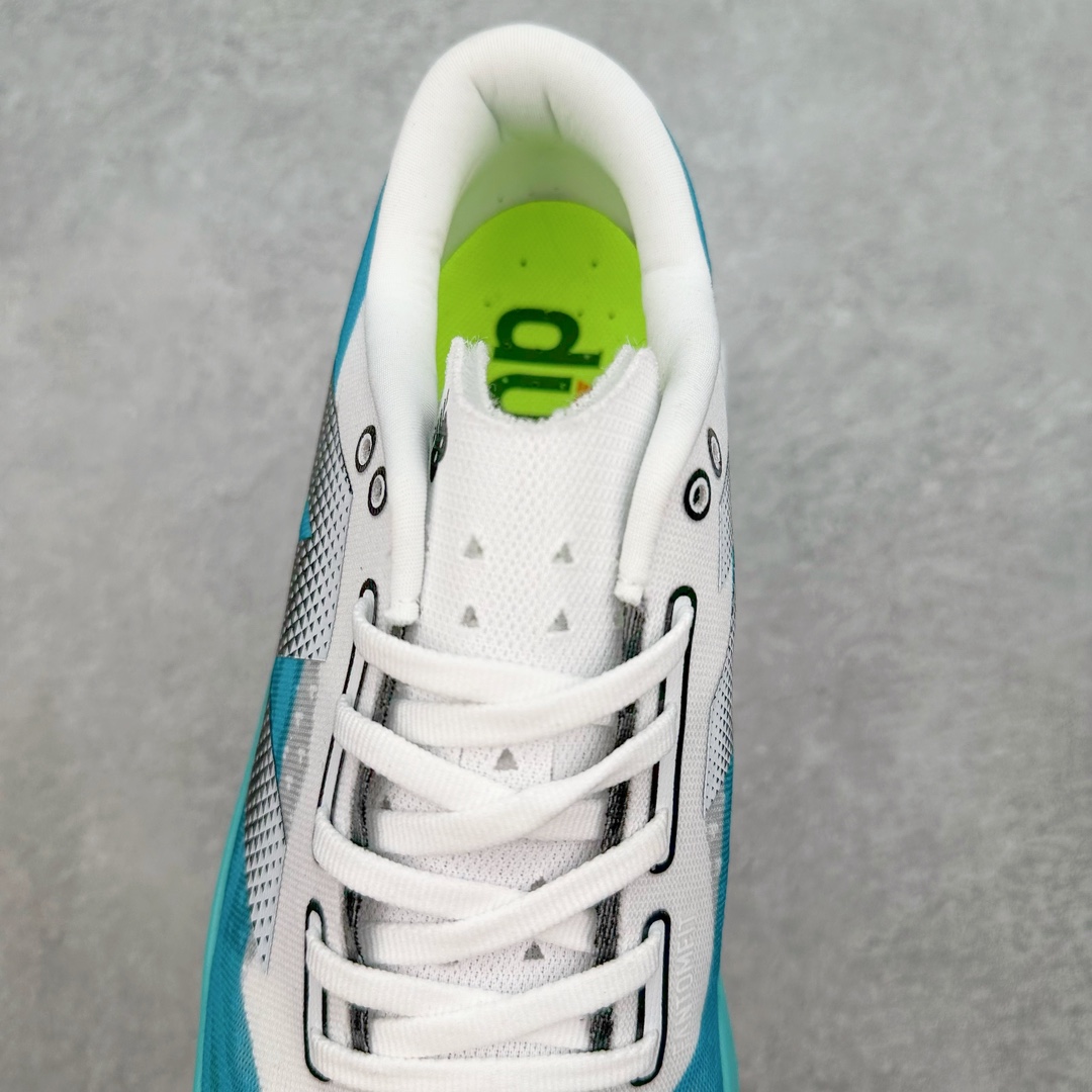 图片[5]-＃C版 NEW BALANCE Rebel FuelCell Rebel V4 SuperComp Elite 精英版内置碳板 舒适时尚织物减震耐磨低帮马拉松轻量化跑步鞋 NB新百伦于 2019 年夏天首次发布了 Rebel 在制鞋业仍在向强调能量回报的弹力泡沫转变的时候 Rebel 确实是一个叛逆者 快进到 2024 年 Rebel v4 承诺通过重新配制的中底化合物和更高的堆叠高度提供更轻、更有弹性的跑步体验 就像New Balance SC Elite v4一样 Rebel v4 提供了完全重新设计的中底化合物 最新的混合物将 New Balance 专有的 FuelCell 泡沫（TPU 和 EVA 的混合物）与 PEBA 泡沫相结合 带来更弹跳的跑步体验 PEBA是一种超轻 高性能的泡沫 通常出现在镀碳超级鞋中 New Balance Rebel v4、ASICS Novablast 4和Brooks Hyperion Max都是精力充沛的无电镀运动鞋 在速度锻炼和快节奏中大放异彩 这三款鞋都依靠它们的中底泡沫和轻微的摇杆形状来创造一种向前滚动的感觉 而且虽然这些鞋子在堆叠高度和重量方面各不相同 但它们提供了相似的软硬比例 有足够的流行力来加快步伐 尺码：36 37 37.5 38 38.5 39.5 40 40.5 41.5 42 42.5 43 44 45-选品中心