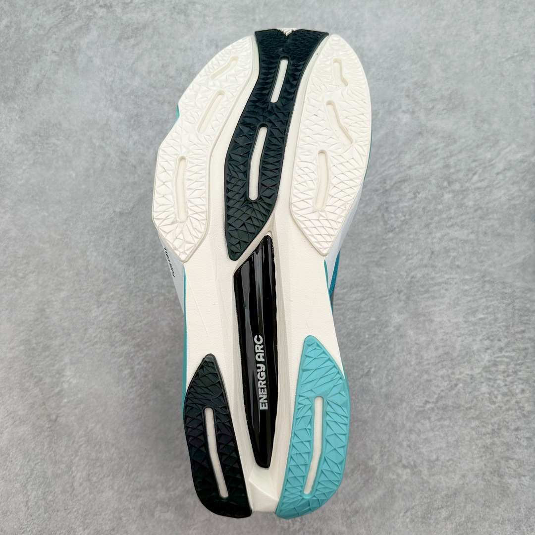 图片[9]-＃C版 NEW BALANCE Rebel FuelCell Rebel V4 SuperComp Elite 精英版内置碳板 舒适时尚织物减震耐磨低帮马拉松轻量化跑步鞋 NB新百伦于 2019 年夏天首次发布了 Rebel 在制鞋业仍在向强调能量回报的弹力泡沫转变的时候 Rebel 确实是一个叛逆者 快进到 2024 年 Rebel v4 承诺通过重新配制的中底化合物和更高的堆叠高度提供更轻、更有弹性的跑步体验 就像New Balance SC Elite v4一样 Rebel v4 提供了完全重新设计的中底化合物 最新的混合物将 New Balance 专有的 FuelCell 泡沫（TPU 和 EVA 的混合物）与 PEBA 泡沫相结合 带来更弹跳的跑步体验 PEBA是一种超轻 高性能的泡沫 通常出现在镀碳超级鞋中 New Balance Rebel v4、ASICS Novablast 4和Brooks Hyperion Max都是精力充沛的无电镀运动鞋 在速度锻炼和快节奏中大放异彩 这三款鞋都依靠它们的中底泡沫和轻微的摇杆形状来创造一种向前滚动的感觉 而且虽然这些鞋子在堆叠高度和重量方面各不相同 但它们提供了相似的软硬比例 有足够的流行力来加快步伐 尺码：36 37 37.5 38 38.5 39.5 40 40.5 41.5 42 42.5 43 44 45-选品中心