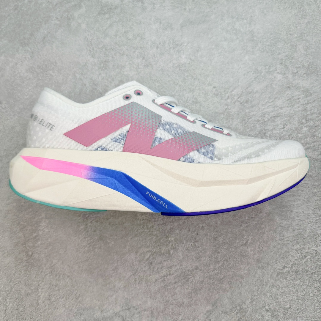 ＃C版 NEW BALANCE Rebel FuelCell Rebel V4 SuperComp Elite 精英版内置碳板 舒适时尚织物减震耐磨低帮马拉松轻量化跑步鞋 NB新百伦于 2019 年夏天首次发布了 Rebel 在制鞋业仍在向强调能量回报的弹力泡沫转变的时候 Rebel 确实是一个叛逆者 快进到 2024 年 Rebel v4 承诺通过重新配制的中底化合物和更高的堆叠高度提供更轻、更有弹性的跑步体验 就像New Balance SC Elite v4一样 Rebel v4 提供了完全重新设计的中底化合物 最新的混合物将 New Balance 专有的 FuelCell 泡沫（TPU 和 EVA 的混合物）与 PEBA 泡沫相结合 带来更弹跳的跑步体验 PEBA是一种超轻 高性能的泡沫 通常出现在镀碳超级鞋中 New Balance Rebel v4、ASICS Novablast 4和Brooks Hyperion Max都是精力充沛的无电镀运动鞋 在速度锻炼和快节奏中大放异彩 这三款鞋都依靠它们的中底泡沫和轻微的摇杆形状来创造一种向前滚动的感觉 而且虽然这些鞋子在堆叠高度和重量方面各不相同 但它们提供了相似的软硬比例 有足够的流行力来加快步伐 尺码：36 37 37.5 38 38.5 39.5 40 40.5 41.5 42 42.5 43 44 45-选品中心