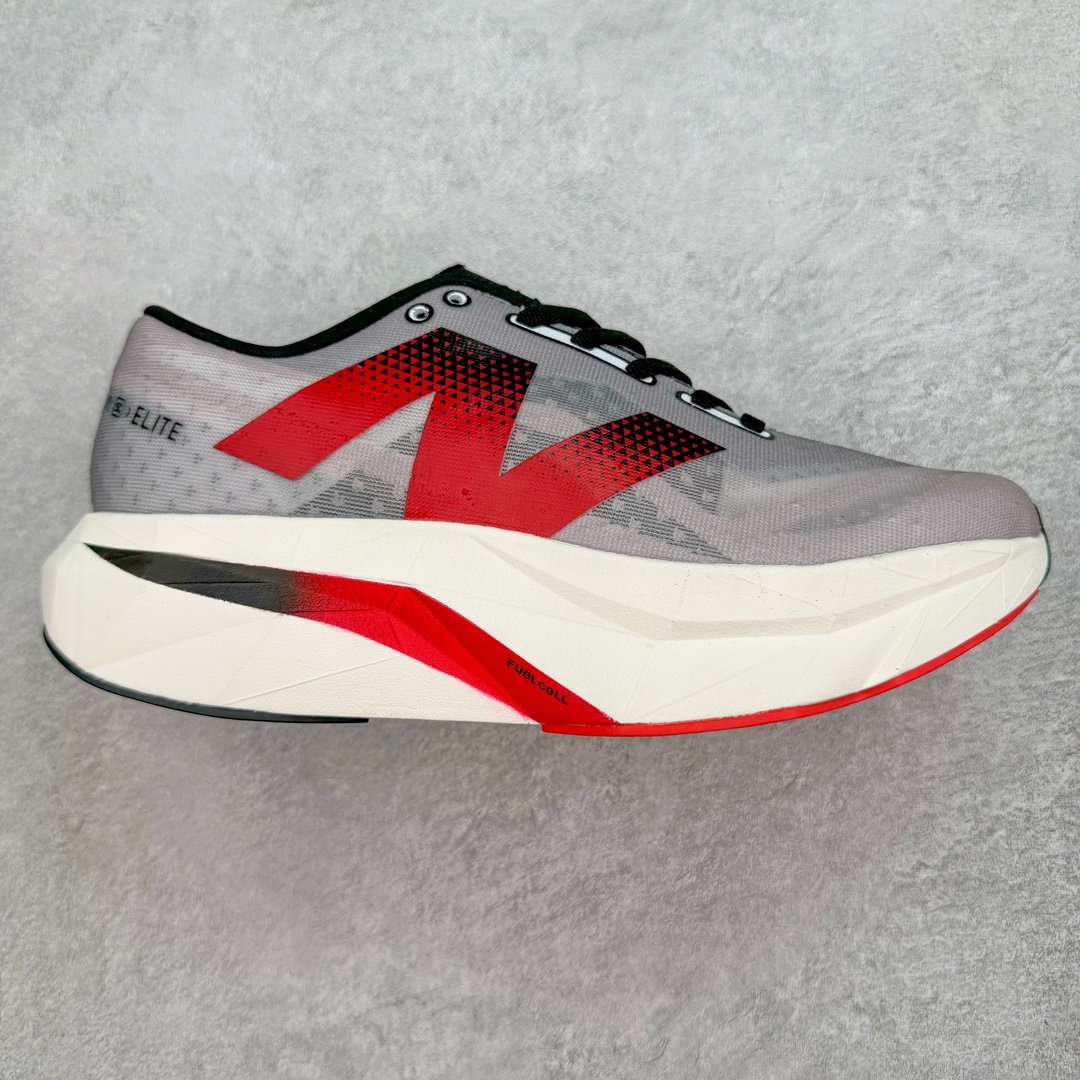 ＃C版 NEW BALANCE Rebel FuelCell Rebel V4 SuperComp Elite 精英版内置碳板 舒适时尚织物减震耐磨低帮马拉松轻量化跑步鞋 NB新百伦于 2019 年夏天首次发布了 Rebel 在制鞋业仍在向强调能量回报的弹力泡沫转变的时候 Rebel 确实是一个叛逆者 快进到 2024 年 Rebel v4 承诺通过重新配制的中底化合物和更高的堆叠高度提供更轻、更有弹性的跑步体验 就像New Balance SC Elite v4一样 Rebel v4 提供了完全重新设计的中底化合物 最新的混合物将 New Balance 专有的 FuelCell 泡沫（TPU 和 EVA 的混合物）与 PEBA 泡沫相结合 带来更弹跳的跑步体验 PEBA是一种超轻 高性能的泡沫 通常出现在镀碳超级鞋中 New Balance Rebel v4、ASICS Novablast 4和Brooks Hyperion Max都是精力充沛的无电镀运动鞋 在速度锻炼和快节奏中大放异彩 这三款鞋都依靠它们的中底泡沫和轻微的摇杆形状来创造一种向前滚动的感觉 而且虽然这些鞋子在堆叠高度和重量方面各不相同 但它们提供了相似的软硬比例 有足够的流行力来加快步伐 尺码：36 37 37.5 38 38.5 39.5 40 40.5 41.5 42 42.5 43 44 45-选品中心