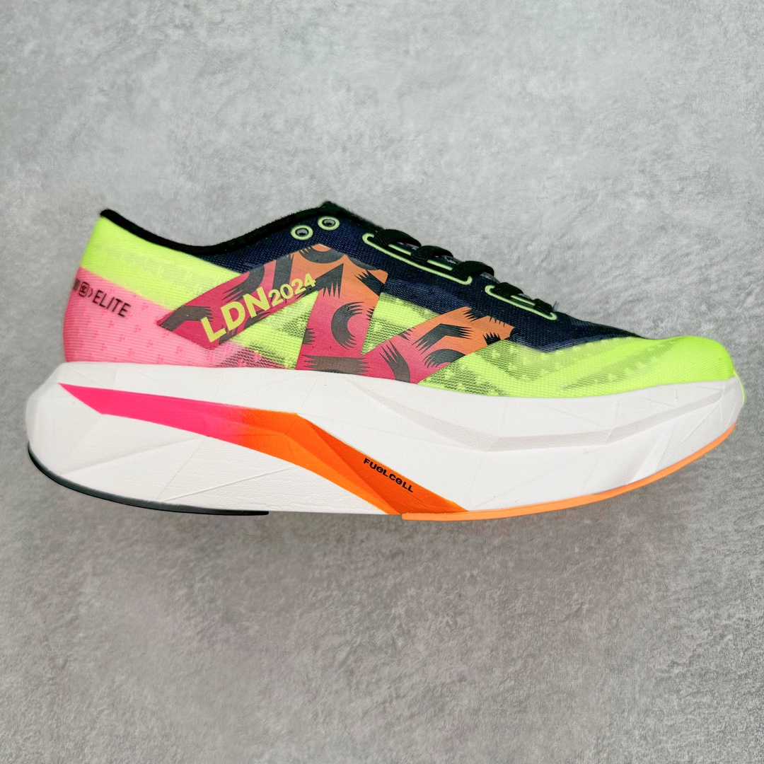 ＃C版 NEW BALANCE Rebel FuelCell Rebel V4 SuperComp Elite 精英版内置碳板 舒适时尚织物减震耐磨低帮马拉松轻量化跑步鞋 NB新百伦于 2019 年夏天首次发布了 Rebel 在制鞋业仍在向强调能量回报的弹力泡沫转变的时候 Rebel 确实是一个叛逆者 快进到 2024 年 Rebel v4 承诺通过重新配制的中底化合物和更高的堆叠高度提供更轻、更有弹性的跑步体验 就像New Balance SC Elite v4一样 Rebel v4 提供了完全重新设计的中底化合物 最新的混合物将 New Balance 专有的 FuelCell 泡沫（TPU 和 EVA 的混合物）与 PEBA 泡沫相结合 带来更弹跳的跑步体验 PEBA是一种超轻 高性能的泡沫 通常出现在镀碳超级鞋中 New Balance Rebel v4、ASICS Novablast 4和Brooks Hyperion Max都是精力充沛的无电镀运动鞋 在速度锻炼和快节奏中大放异彩 这三款鞋都依靠它们的中底泡沫和轻微的摇杆形状来创造一种向前滚动的感觉 而且虽然这些鞋子在堆叠高度和重量方面各不相同 但它们提供了相似的软硬比例 有足够的流行力来加快步伐 尺码：36 37 37.5 38 38.5 39.5 40 40.5 41.5 42 42.5 43 44 45-选品中心