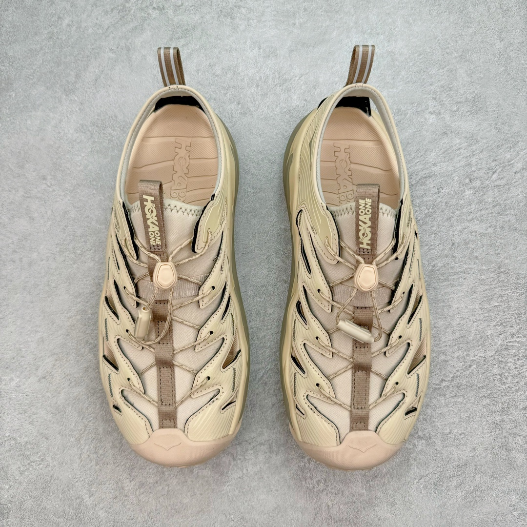 图片[2]-＃HK纯原 HOKA One One Hopara Sandals 霍帕拉系列水路两用溯溪涉水休闲户外露营凉鞋 作为先锋品牌的 HOKA ONE ONE总是以独特的方式 HOPA RA是一款溯溪鞋 又名排水鞋 可长期用于涉水和溯溪 保护脚底和脚趾的安全和舒适 鞋面材料速干 透气 耐磨 鞋底防滑 耐磨 抓地能力强 出于安全考虑 设计要求较高 涉水溯溪过程中 水 泥沙 可以直接从鞋内大孔排出 细纹鞋底使在岩石上抓地能力强 避免打滑 而上路后 鞋面具有快干透气等优点 尺码：36 36.5 37.5 38 39 40 40.5 41 42 42.5 43 44 45-选品中心