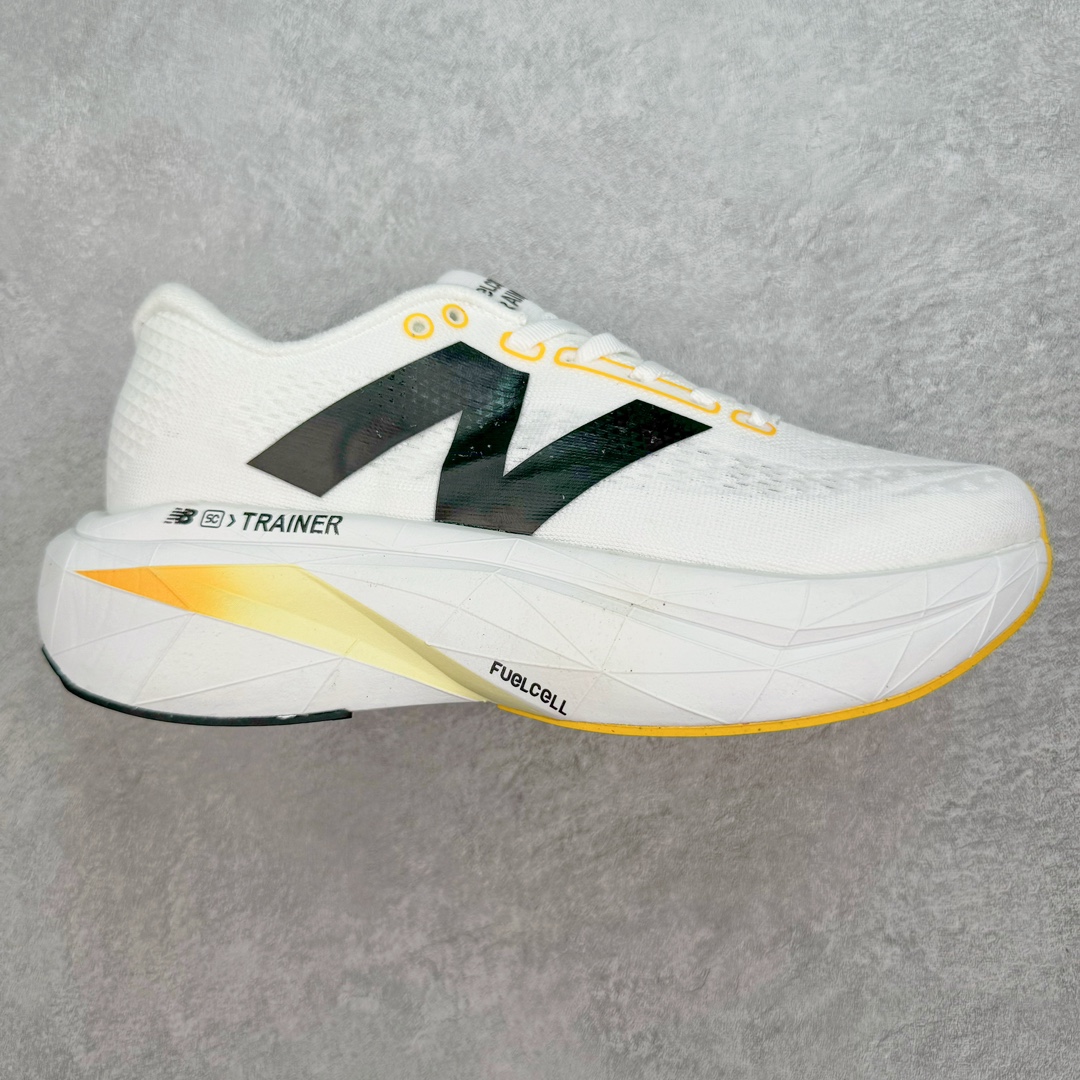 ＃C版 NEW BALANCE Rebel FuelCell Rebel V3 SuperComp Elite 精英版内置碳板 舒适时尚织物减震耐磨低帮马拉松轻量化跑步鞋 NB新百伦于 2019 年夏天首次发布了 Rebel 在制鞋业仍在向强调能量回报的弹力泡沫转变的时候 Rebel 确实是一个叛逆者 快进到 2024 年 Rebel v4 承诺通过重新配制的中底化合物和更高的堆叠高度提供更轻、更有弹性的跑步体验 就像New Balance SC Elite v4一样 Rebel v4 提供了完全重新设计的中底化合物 最新的混合物将 New Balance 专有的 FuelCell 泡沫（TPU 和 EVA 的混合物）与 PEBA 泡沫相结合 带来更弹跳的跑步体验 PEBA是一种超轻 高性能的泡沫 通常出现在镀碳超级鞋中 New Balance Rebel v4、ASICS Novablast 4和Brooks Hyperion Max都是精力充沛的无电镀运动鞋 在速度锻炼和快节奏中大放异彩 这三款鞋都依靠它们的中底泡沫和轻微的摇杆形状来创造一种向前滚动的感觉 而且虽然这些鞋子在堆叠高度和重量方面各不相同 但它们提供了相似的软硬比例 有足够的流行力来加快步伐 尺码：36 37 37.5 38 38.5 39.5 40 40.5 41.5 42 42.5 43 44 45-选品中心