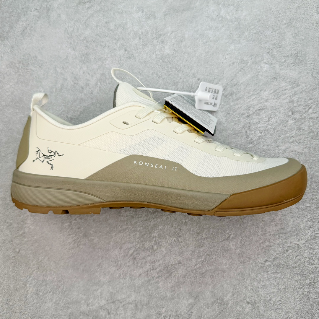 加拿大品牌 始祖鸟·Arcteryx始祖鸟 Konseal Lt 轻量网布防滑轻便耐磨低帮越野跑步鞋 利用先进的技术、更轻但可靠耐用的材料和高度专注的设计流程，我们创造了我们最轻的接近鞋 Konseal LT。它专为在您携带背包和攀爬装备时覆盖崎岖的地面而设计，提供足底支撑和保护、应对不断変化的地形的敏捷性以及 Vibram® Megagrip 外底的自抓地力。内里提供赤足舒适感，鞋跟可平折，因此您可以在系绳或露营时将其作为木屐穿着。尺码：35 36 37 38 39 40 41 42 43 44 45-选品中心