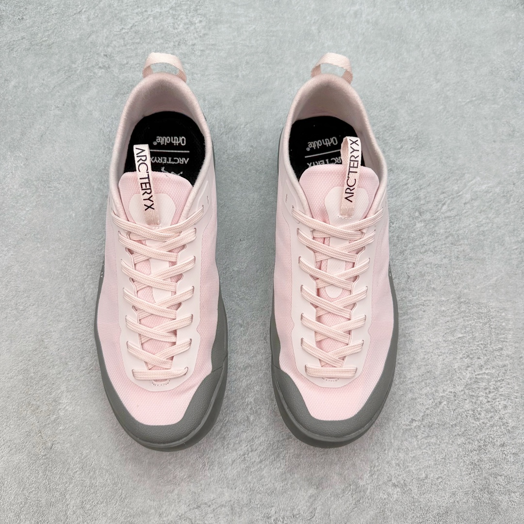 图片[2]-加拿大品牌 始祖鸟·Arcteryx始祖鸟 Konseal Lt 轻量网布防滑轻便耐磨低帮越野跑步鞋 利用先进的技术、更轻但可靠耐用的材料和高度专注的设计流程，我们创造了我们最轻的接近鞋 Konseal LT。它专为在您携带背包和攀爬装备时覆盖崎岖的地面而设计，提供足底支撑和保护、应对不断変化的地形的敏捷性以及 Vibram® Megagrip 外底的自抓地力。内里提供赤足舒适感，鞋跟可平折，因此您可以在系绳或露营时将其作为木屐穿着。尺码：35 36 37 38 39 40 41 42 43 44 45-选品中心