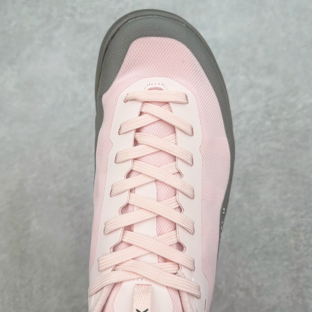 图片[4]-加拿大品牌 始祖鸟·Arcteryx始祖鸟 Konseal Lt 轻量网布防滑轻便耐磨低帮越野跑步鞋 利用先进的技术、更轻但可靠耐用的材料和高度专注的设计流程，我们创造了我们最轻的接近鞋 Konseal LT。它专为在您携带背包和攀爬装备时覆盖崎岖的地面而设计，提供足底支撑和保护、应对不断変化的地形的敏捷性以及 Vibram® Megagrip 外底的自抓地力。内里提供赤足舒适感，鞋跟可平折，因此您可以在系绳或露营时将其作为木屐穿着。尺码：35 36 37 38 39 40 41 42 43 44 45-选品中心