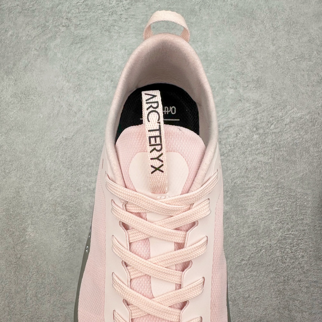 图片[5]-加拿大品牌 始祖鸟·Arcteryx始祖鸟 Konseal Lt 轻量网布防滑轻便耐磨低帮越野跑步鞋 利用先进的技术、更轻但可靠耐用的材料和高度专注的设计流程，我们创造了我们最轻的接近鞋 Konseal LT。它专为在您携带背包和攀爬装备时覆盖崎岖的地面而设计，提供足底支撑和保护、应对不断変化的地形的敏捷性以及 Vibram® Megagrip 外底的自抓地力。内里提供赤足舒适感，鞋跟可平折，因此您可以在系绳或露营时将其作为木屐穿着。尺码：35 36 37 38 39 40 41 42 43 44 45-选品中心