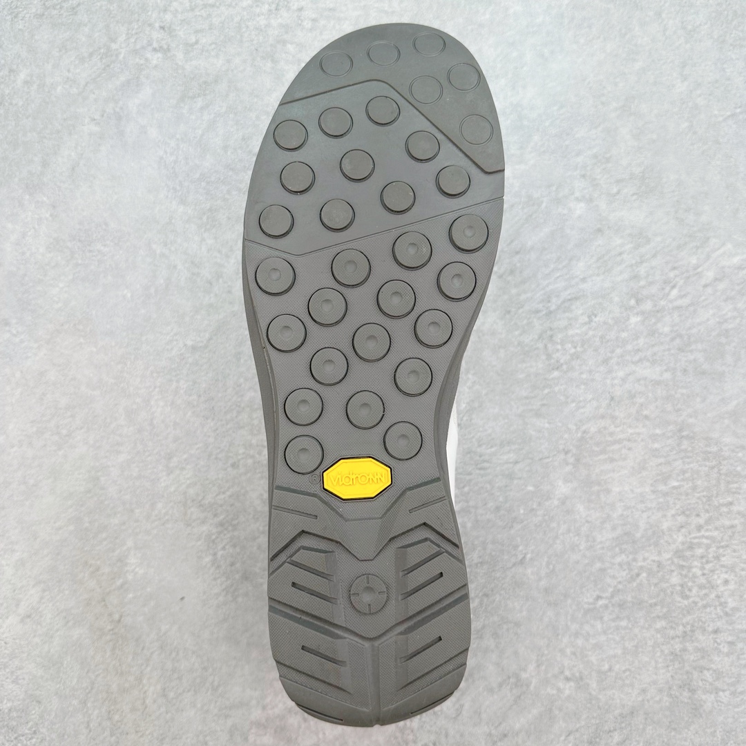 图片[9]-加拿大品牌 始祖鸟·Arcteryx始祖鸟 Konseal Lt 轻量网布防滑轻便耐磨低帮越野跑步鞋 利用先进的技术、更轻但可靠耐用的材料和高度专注的设计流程，我们创造了我们最轻的接近鞋 Konseal LT。它专为在您携带背包和攀爬装备时覆盖崎岖的地面而设计，提供足底支撑和保护、应对不断変化的地形的敏捷性以及 Vibram® Megagrip 外底的自抓地力。内里提供赤足舒适感，鞋跟可平折，因此您可以在系绳或露营时将其作为木屐穿着。尺码：35 36 37 38 39 40 41 42 43 44 45-选品中心