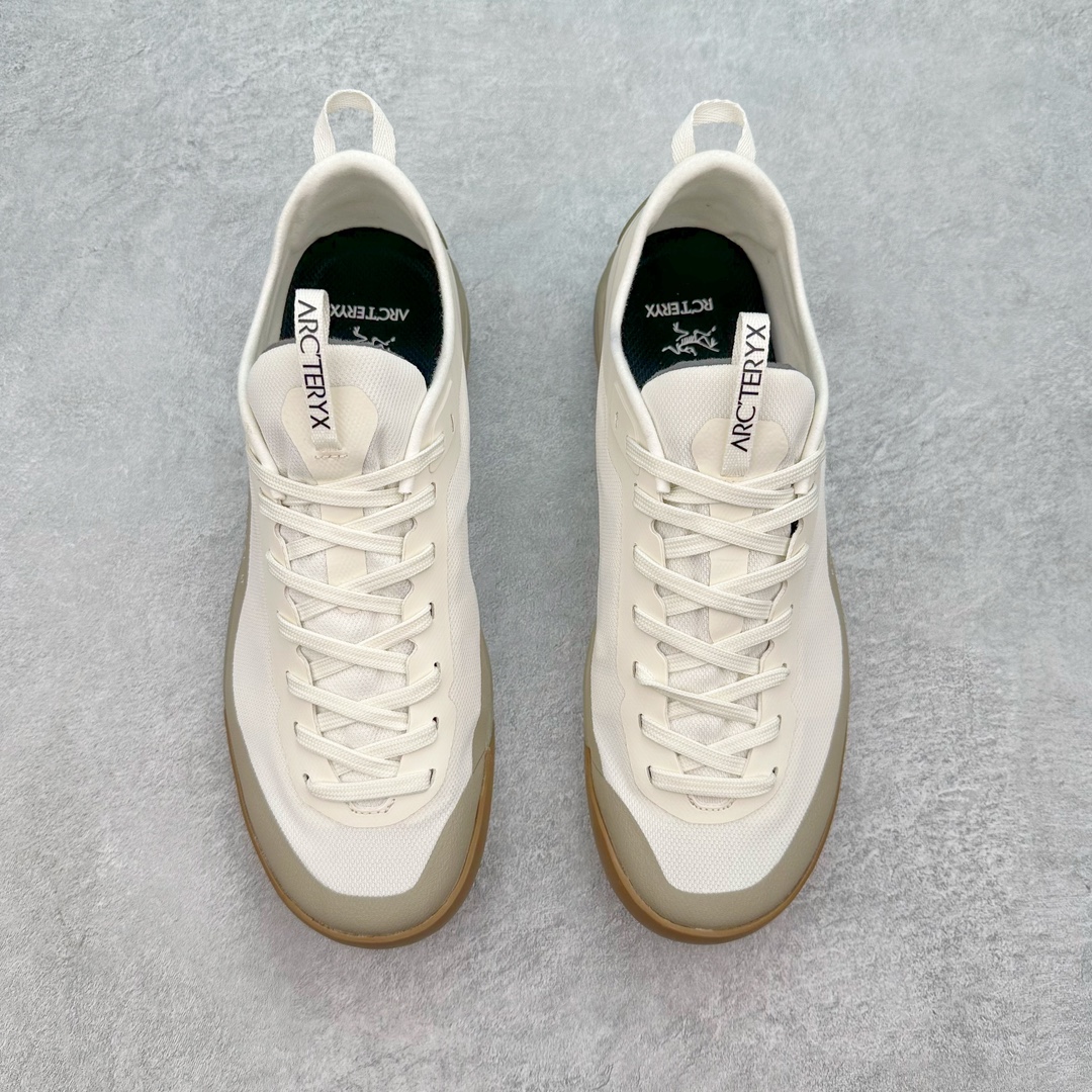 图片[2]-加拿大品牌 始祖鸟·Arcteryx始祖鸟 Konseal Lt 轻量网布防滑轻便耐磨低帮越野跑步鞋 利用先进的技术、更轻但可靠耐用的材料和高度专注的设计流程，我们创造了我们最轻的接近鞋 Konseal LT。它专为在您携带背包和攀爬装备时覆盖崎岖的地面而设计，提供足底支撑和保护、应对不断変化的地形的敏捷性以及 Vibram® Megagrip 外底的自抓地力。内里提供赤足舒适感，鞋跟可平折，因此您可以在系绳或露营时将其作为木屐穿着。尺码：35 36 37 38 39 40 41 42 43 44 45-选品中心