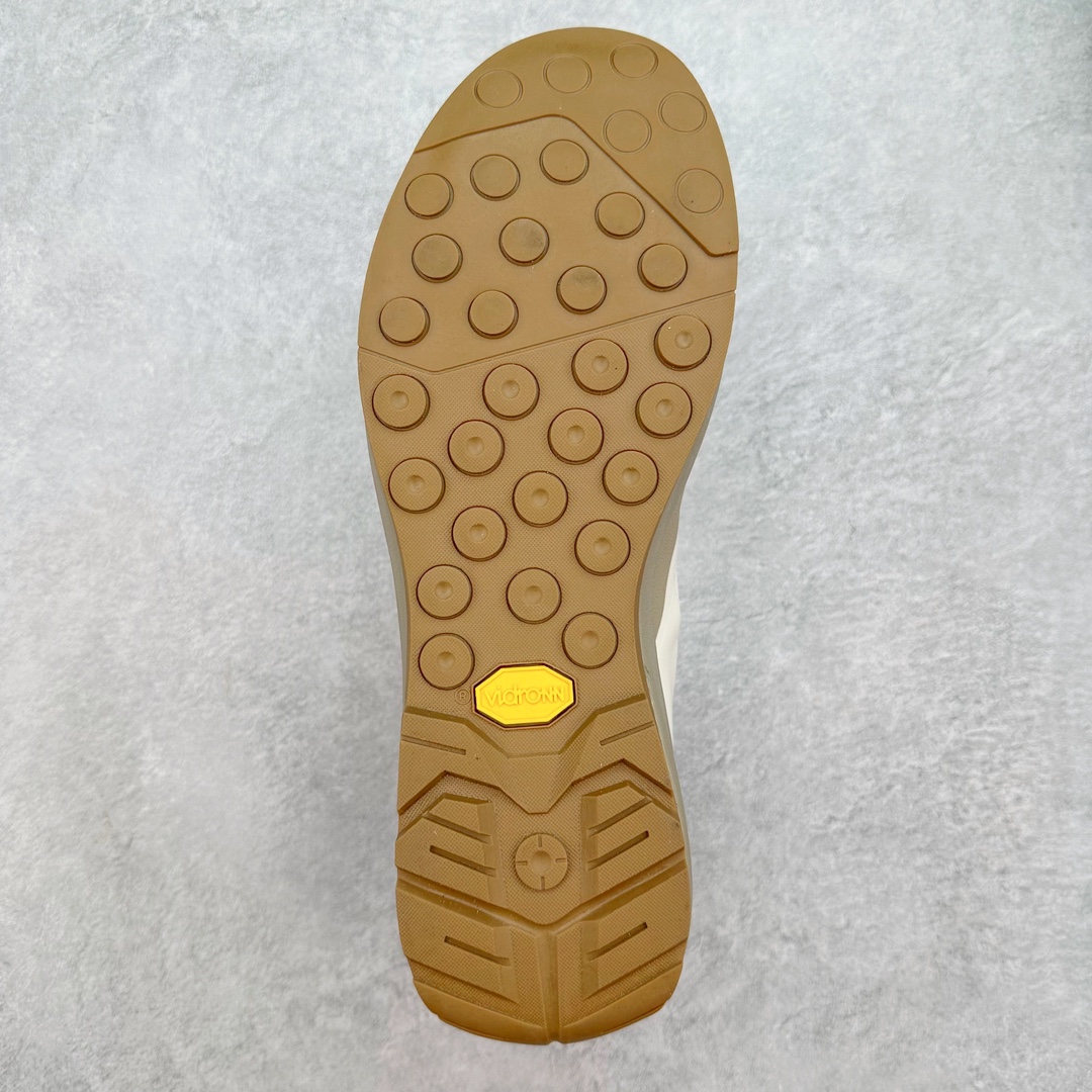 图片[9]-加拿大品牌 始祖鸟·Arcteryx始祖鸟 Konseal Lt 轻量网布防滑轻便耐磨低帮越野跑步鞋 利用先进的技术、更轻但可靠耐用的材料和高度专注的设计流程，我们创造了我们最轻的接近鞋 Konseal LT。它专为在您携带背包和攀爬装备时覆盖崎岖的地面而设计，提供足底支撑和保护、应对不断変化的地形的敏捷性以及 Vibram® Megagrip 外底的自抓地力。内里提供赤足舒适感，鞋跟可平折，因此您可以在系绳或露营时将其作为木屐穿着。尺码：35 36 37 38 39 40 41 42 43 44 45-选品中心