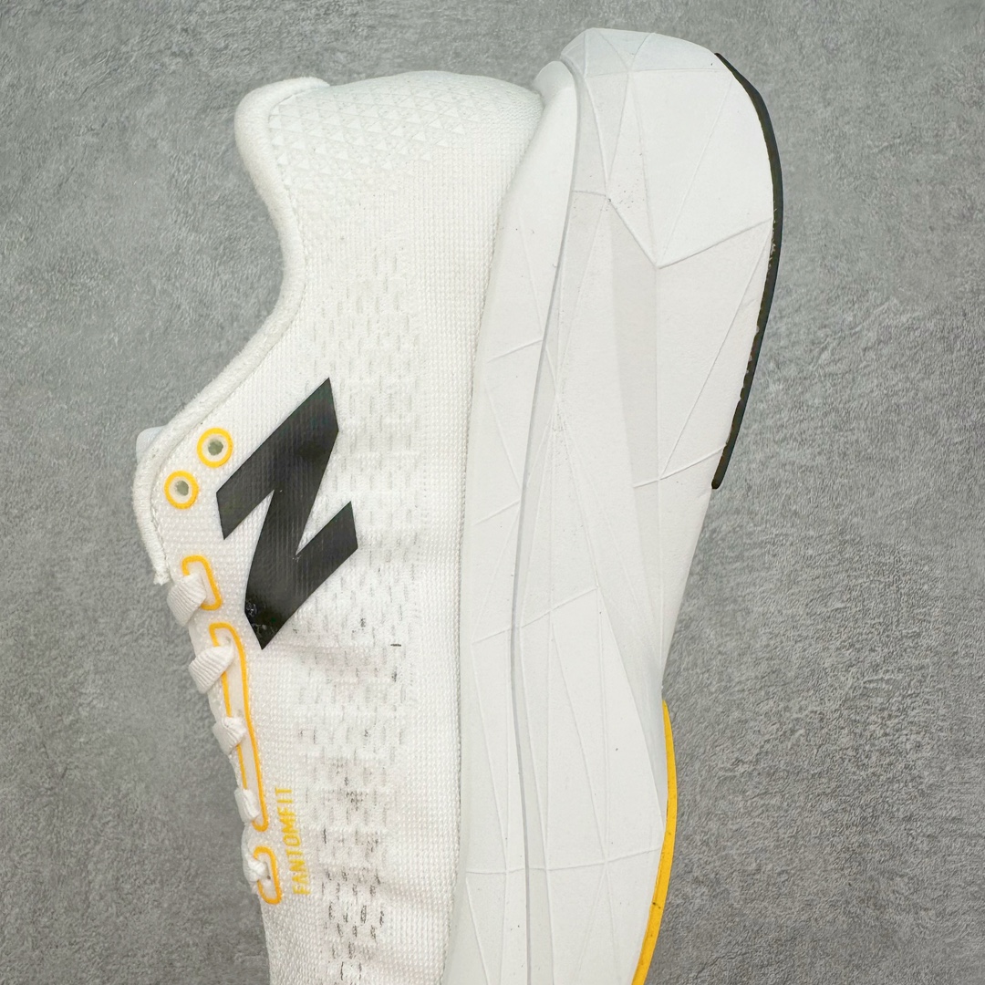 图片[7]-＃C版 NEW BALANCE Rebel FuelCell Rebel V3 SuperComp Elite 精英版内置碳板 舒适时尚织物减震耐磨低帮马拉松轻量化跑步鞋 NB新百伦于 2019 年夏天首次发布了 Rebel 在制鞋业仍在向强调能量回报的弹力泡沫转变的时候 Rebel 确实是一个叛逆者 快进到 2024 年 Rebel v4 承诺通过重新配制的中底化合物和更高的堆叠高度提供更轻、更有弹性的跑步体验 就像New Balance SC Elite v4一样 Rebel v4 提供了完全重新设计的中底化合物 最新的混合物将 New Balance 专有的 FuelCell 泡沫（TPU 和 EVA 的混合物）与 PEBA 泡沫相结合 带来更弹跳的跑步体验 PEBA是一种超轻 高性能的泡沫 通常出现在镀碳超级鞋中 New Balance Rebel v4、ASICS Novablast 4和Brooks Hyperion Max都是精力充沛的无电镀运动鞋 在速度锻炼和快节奏中大放异彩 这三款鞋都依靠它们的中底泡沫和轻微的摇杆形状来创造一种向前滚动的感觉 而且虽然这些鞋子在堆叠高度和重量方面各不相同 但它们提供了相似的软硬比例 有足够的流行力来加快步伐 尺码：36 37 37.5 38 38.5 39.5 40 40.5 41.5 42 42.5 43 44 45-选品中心