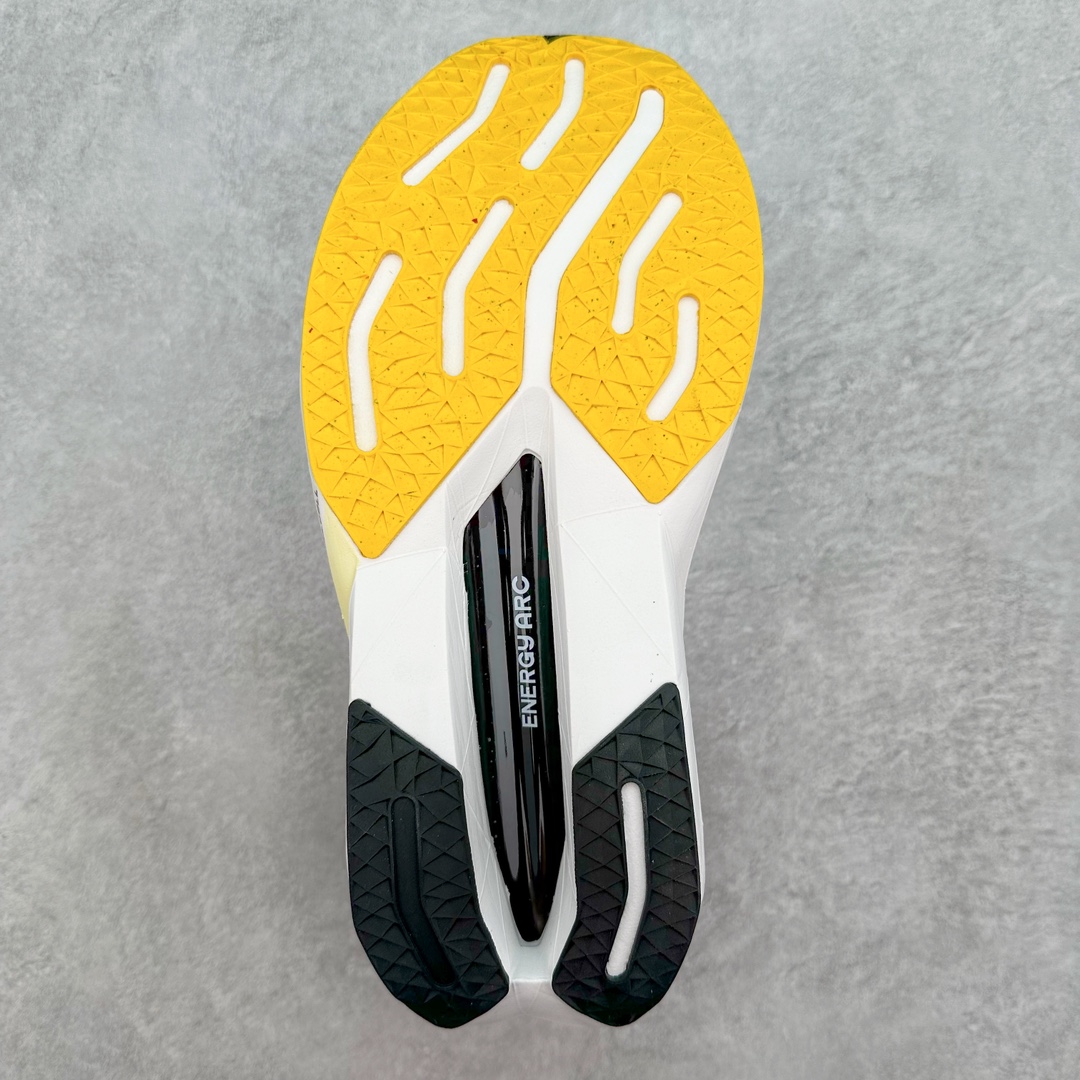 图片[9]-＃C版 NEW BALANCE Rebel FuelCell Rebel V3 SuperComp Elite 精英版内置碳板 舒适时尚织物减震耐磨低帮马拉松轻量化跑步鞋 NB新百伦于 2019 年夏天首次发布了 Rebel 在制鞋业仍在向强调能量回报的弹力泡沫转变的时候 Rebel 确实是一个叛逆者 快进到 2024 年 Rebel v4 承诺通过重新配制的中底化合物和更高的堆叠高度提供更轻、更有弹性的跑步体验 就像New Balance SC Elite v4一样 Rebel v4 提供了完全重新设计的中底化合物 最新的混合物将 New Balance 专有的 FuelCell 泡沫（TPU 和 EVA 的混合物）与 PEBA 泡沫相结合 带来更弹跳的跑步体验 PEBA是一种超轻 高性能的泡沫 通常出现在镀碳超级鞋中 New Balance Rebel v4、ASICS Novablast 4和Brooks Hyperion Max都是精力充沛的无电镀运动鞋 在速度锻炼和快节奏中大放异彩 这三款鞋都依靠它们的中底泡沫和轻微的摇杆形状来创造一种向前滚动的感觉 而且虽然这些鞋子在堆叠高度和重量方面各不相同 但它们提供了相似的软硬比例 有足够的流行力来加快步伐 尺码：36 37 37.5 38 38.5 39.5 40 40.5 41.5 42 42.5 43 44 45-选品中心