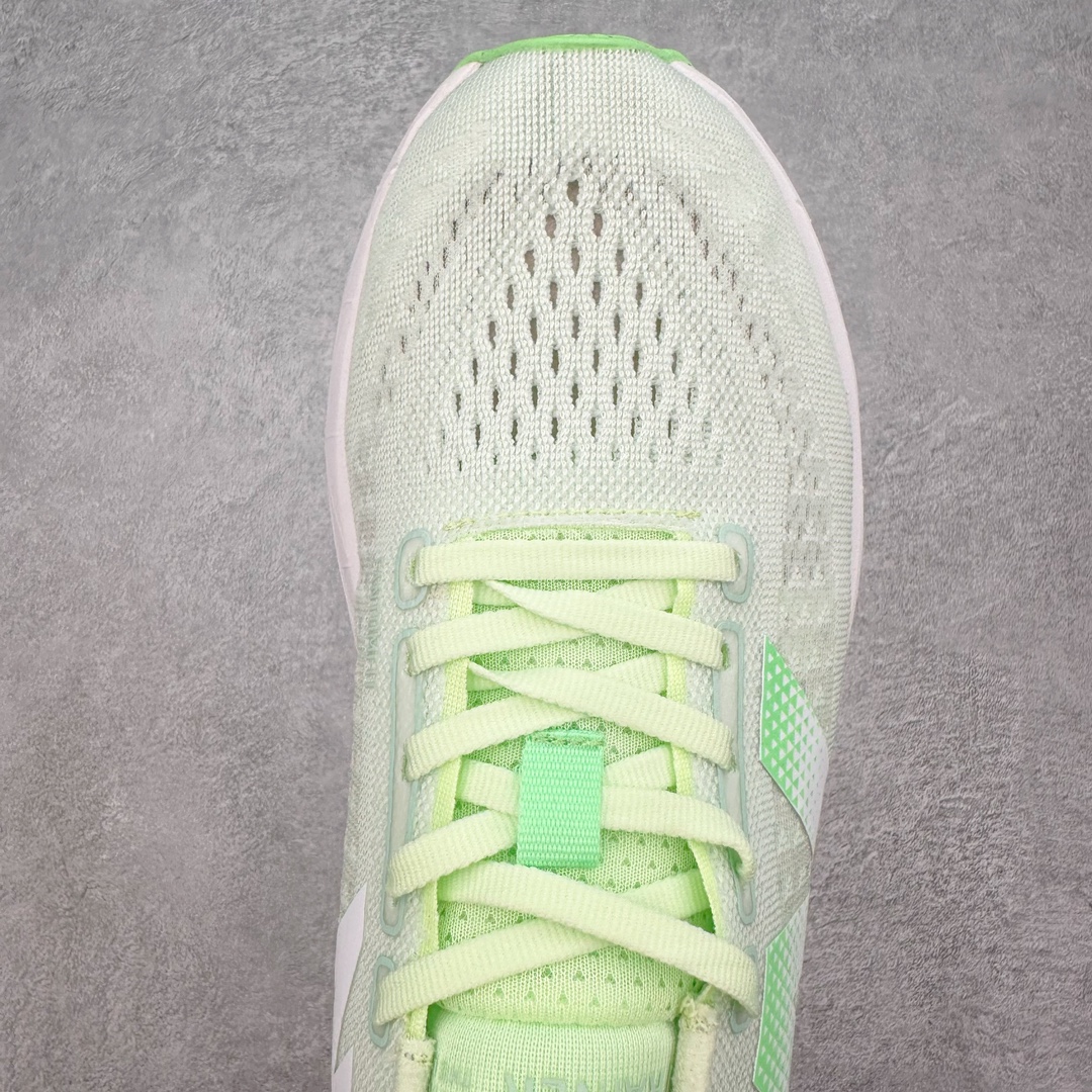 图片[4]-＃C版 NEW BALANCE Rebel FuelCell Rebel V3 SuperComp Elite 精英版内置碳板 舒适时尚织物减震耐磨低帮马拉松轻量化跑步鞋 NB新百伦于 2019 年夏天首次发布了 Rebel 在制鞋业仍在向强调能量回报的弹力泡沫转变的时候 Rebel 确实是一个叛逆者 快进到 2024 年 Rebel v4 承诺通过重新配制的中底化合物和更高的堆叠高度提供更轻、更有弹性的跑步体验 就像New Balance SC Elite v4一样 Rebel v4 提供了完全重新设计的中底化合物 最新的混合物将 New Balance 专有的 FuelCell 泡沫（TPU 和 EVA 的混合物）与 PEBA 泡沫相结合 带来更弹跳的跑步体验 PEBA是一种超轻 高性能的泡沫 通常出现在镀碳超级鞋中 New Balance Rebel v4、ASICS Novablast 4和Brooks Hyperion Max都是精力充沛的无电镀运动鞋 在速度锻炼和快节奏中大放异彩 这三款鞋都依靠它们的中底泡沫和轻微的摇杆形状来创造一种向前滚动的感觉 而且虽然这些鞋子在堆叠高度和重量方面各不相同 但它们提供了相似的软硬比例 有足够的流行力来加快步伐 尺码：36 37 37.5 38 38.5 39.5 40 40.5 41.5 42 42.5 43 44 45-选品中心