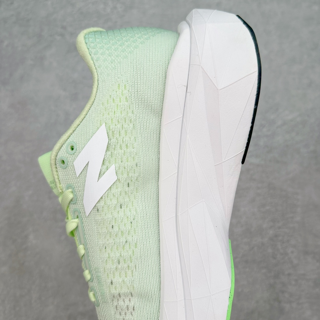 图片[7]-＃C版 NEW BALANCE Rebel FuelCell Rebel V3 SuperComp Elite 精英版内置碳板 舒适时尚织物减震耐磨低帮马拉松轻量化跑步鞋 NB新百伦于 2019 年夏天首次发布了 Rebel 在制鞋业仍在向强调能量回报的弹力泡沫转变的时候 Rebel 确实是一个叛逆者 快进到 2024 年 Rebel v4 承诺通过重新配制的中底化合物和更高的堆叠高度提供更轻、更有弹性的跑步体验 就像New Balance SC Elite v4一样 Rebel v4 提供了完全重新设计的中底化合物 最新的混合物将 New Balance 专有的 FuelCell 泡沫（TPU 和 EVA 的混合物）与 PEBA 泡沫相结合 带来更弹跳的跑步体验 PEBA是一种超轻 高性能的泡沫 通常出现在镀碳超级鞋中 New Balance Rebel v4、ASICS Novablast 4和Brooks Hyperion Max都是精力充沛的无电镀运动鞋 在速度锻炼和快节奏中大放异彩 这三款鞋都依靠它们的中底泡沫和轻微的摇杆形状来创造一种向前滚动的感觉 而且虽然这些鞋子在堆叠高度和重量方面各不相同 但它们提供了相似的软硬比例 有足够的流行力来加快步伐 尺码：36 37 37.5 38 38.5 39.5 40 40.5 41.5 42 42.5 43 44 45-选品中心