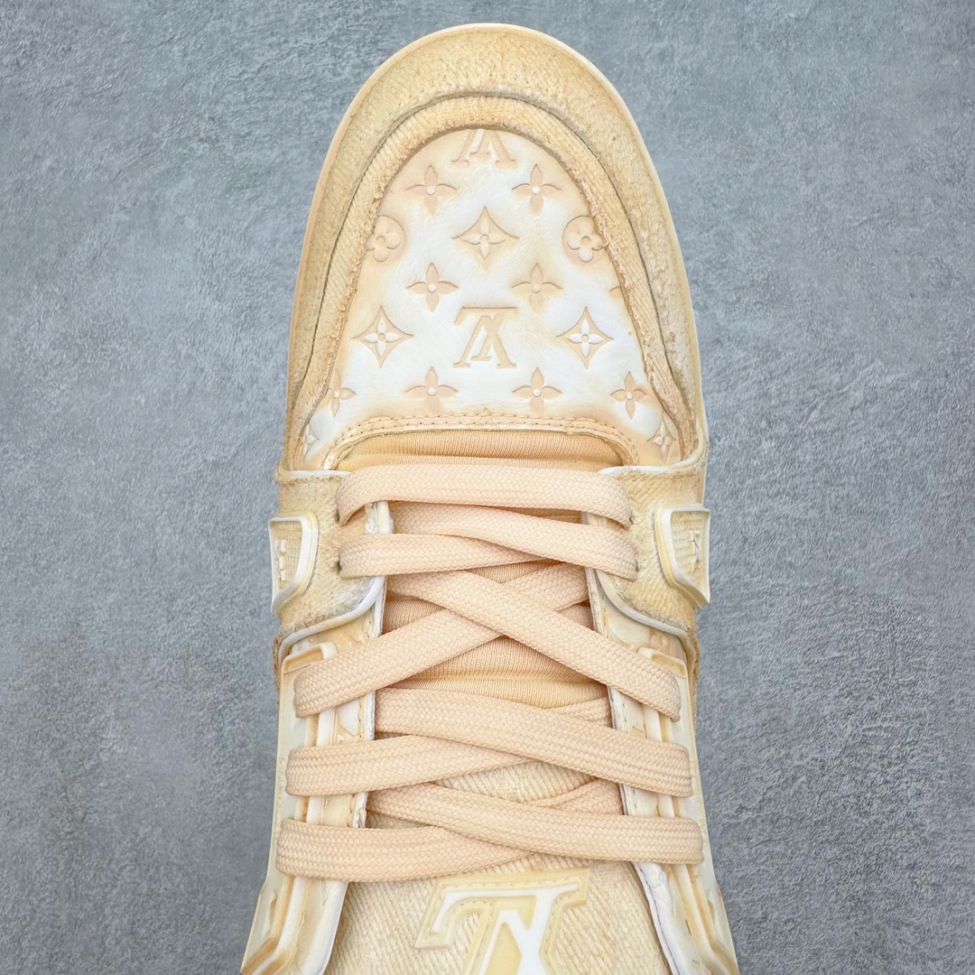 图片[4]-💰500 ＃ZS纯原 Louis Vuitton Trainer lv时装走秀运动鞋 做旧系列 市场所有版本中综合最强的货品 GD实力大厂出品  全网最全配色更新最快 最成熟的做工稳定的品控  完美鞋型超高的清洁度 零毛边线头瑕疵 全套原楦原纸版原鞋开模 全网最具灵魂的版型 正确原装黄色鞋盒 正确中底印花 鞋面印花3D高频深度立体 全鞋电脑针车 紧密相连 针距密度一致 环保乳胶注塑鞋垫 厚度脚感还原原版 皮面裁剪部位 统一油边封口工艺 原装橡胶大底含胶量大底组合零偏差 专柜全套包装 防尘袋 说明书 质保卡 男女鞋 尺码：35 36 37 38 39 40 41 42 43 44 45 编码：yby5936070-运动鞋