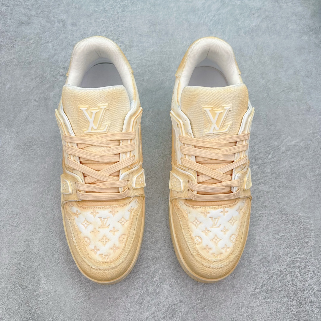 图片[2]-💰500 ＃ZS纯原 Louis Vuitton Trainer lv时装走秀运动鞋 做旧系列 市场所有版本中综合最强的货品 GD实力大厂出品  全网最全配色更新最快 最成熟的做工稳定的品控  完美鞋型超高的清洁度 零毛边线头瑕疵 全套原楦原纸版原鞋开模 全网最具灵魂的版型 正确原装黄色鞋盒 正确中底印花 鞋面印花3D高频深度立体 全鞋电脑针车 紧密相连 针距密度一致 环保乳胶注塑鞋垫 厚度脚感还原原版 皮面裁剪部位 统一油边封口工艺 原装橡胶大底含胶量大底组合零偏差 专柜全套包装 防尘袋 说明书 质保卡 男女鞋 尺码：35 36 37 38 39 40 41 42 43 44 45 编码：yby5936070-运动鞋