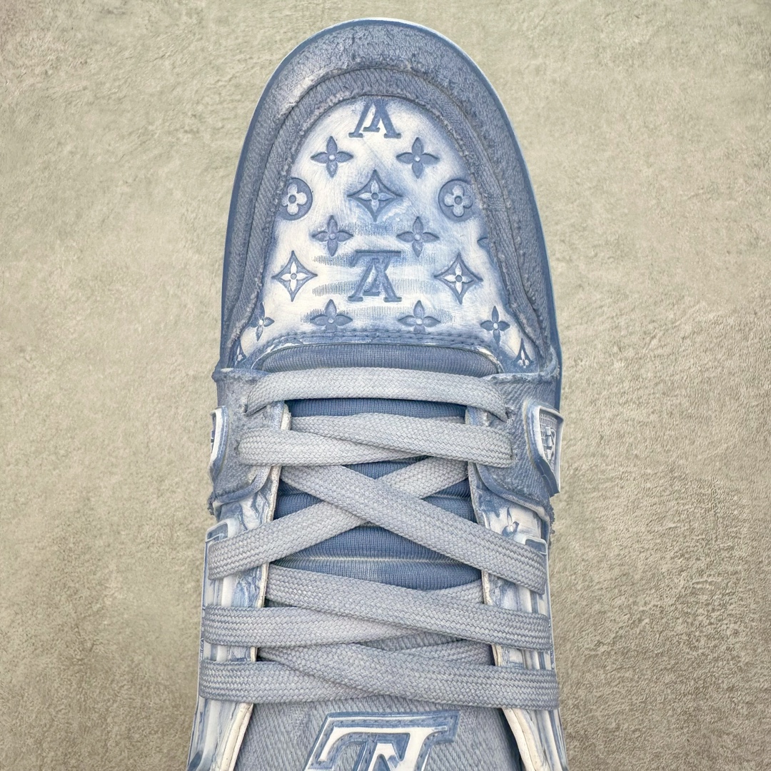 图片[4]-💰500 ＃ZS纯原 Louis Vuitton Trainer lv时装走秀运动鞋 做旧系列 市场所有版本中综合最强的货品 GD实力大厂出品  全网最全配色更新最快 最成熟的做工稳定的品控  完美鞋型超高的清洁度 零毛边线头瑕疵 全套原楦原纸版原鞋开模 全网最具灵魂的版型 正确原装黄色鞋盒 正确中底印花 鞋面印花3D高频深度立体 全鞋电脑针车 紧密相连 针距密度一致 环保乳胶注塑鞋垫 厚度脚感还原原版 皮面裁剪部位 统一油边封口工艺 原装橡胶大底含胶量大底组合零偏差 专柜全套包装 防尘袋 说明书 质保卡 男女鞋 尺码：35 36 37 38 39 40 41 42 43 44 45 编码：yby5936070-运动鞋