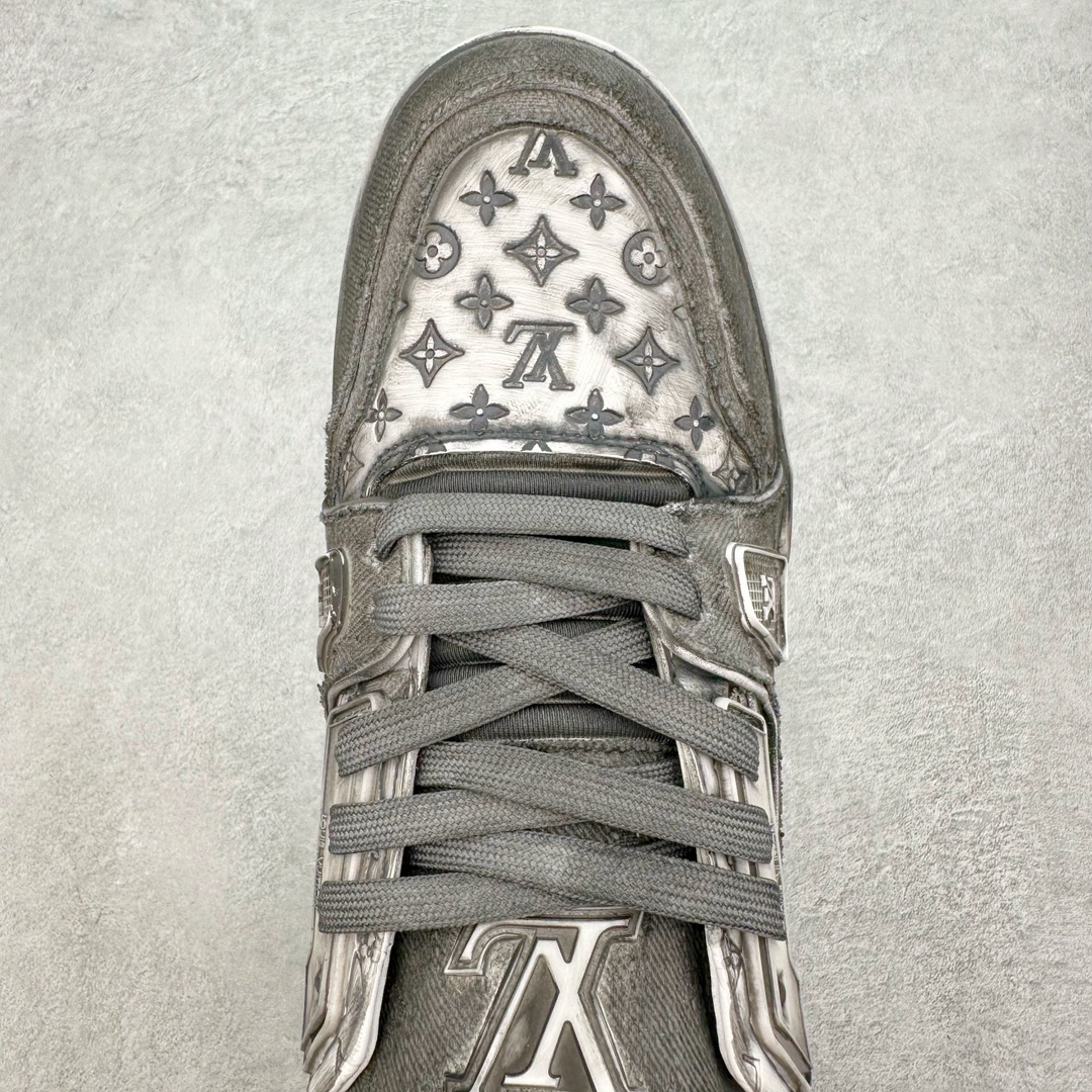 图片[4]-💰500 ＃ZS纯原 Louis Vuitton Trainer lv时装走秀运动鞋 做旧系列 市场所有版本中综合最强的货品 GD实力大厂出品  全网最全配色更新最快 最成熟的做工稳定的品控  完美鞋型超高的清洁度 零毛边线头瑕疵 全套原楦原纸版原鞋开模 全网最具灵魂的版型 正确原装黄色鞋盒 正确中底印花 鞋面印花3D高频深度立体 全鞋电脑针车 紧密相连 针距密度一致 环保乳胶注塑鞋垫 厚度脚感还原原版 皮面裁剪部位 统一油边封口工艺 原装橡胶大底含胶量大底组合零偏差 专柜全套包装 防尘袋 说明书 质保卡 男女鞋 尺码：35 36 37 38 39 40 41 42 43 44 45 编码：yby5936070-运动鞋