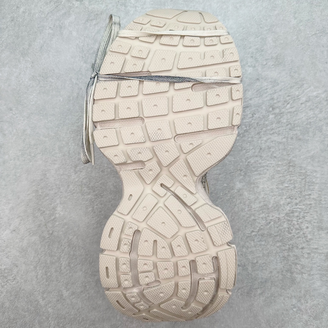 图片[9]-＃TG版 福利特价 BALENCIAGA 3XL Sneakers 巴黎世家十代网布系带低帮走秀复古老爹鞋 配套套现全码福利开炸 长期补货价格一步到位 市场中端王者 欢迎对比 实力大厂成熟流水线出品 品控完美 免检产品 新配色陆续开发 全套原纸板楦头开发 完美版型 鞋头边缘和后帮徽标 鞋面和后跟凸印尺码 鞋舌 3XL 橡胶品牌标识和反光细节 鞋帮拉袢和鞋舌拉祥 配反光细节 备用鞋带在鞋履前侧 可在穿着前取下 便于不同造型搭配 注意运费超重 偏大一码 尺码：35 36 37 38 39 40 41 42 43 44 45 46-选品中心