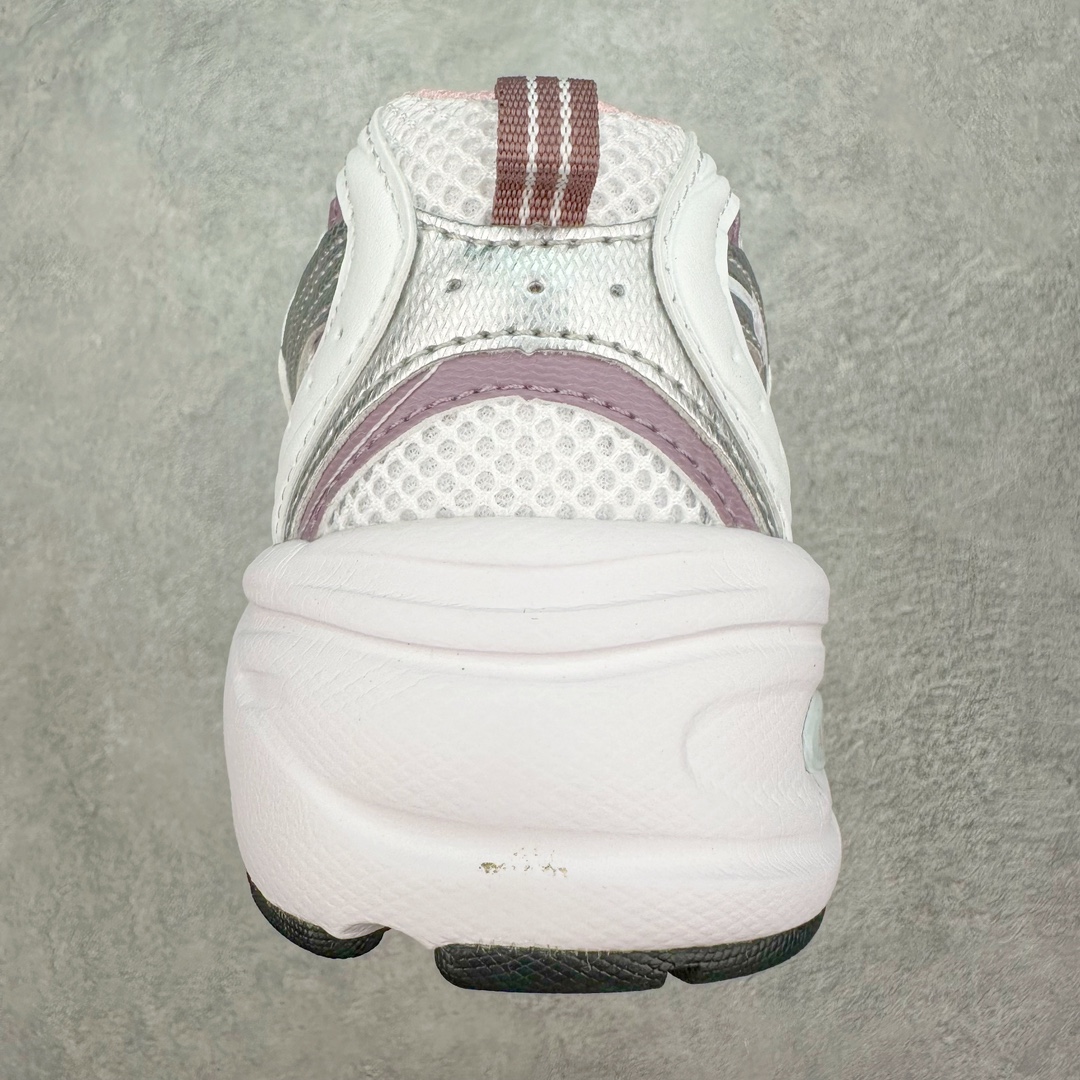 图片[8]-New Balance NB530 新百伦复古透气跑步鞋 抛弃过往以皮革为主的人气轮廓 以极具复古风范的跑鞋外观呈现 设计上全鞋以简约清爽的纯白色作基底 鞋身覆盖大面积织物网眼材质 并于鞋头、鞋带孔眼片等细节处点缀对比鲜明的反光银镀层凸显 鞋舌、侧身等位置则辅以一贯的「N」字标志和品牌徽标彰显身份 最后通过搭载的 ABZORB 缓震中底完善整体造型 尺码：36 37 37.5 38 38.5 39 40 40.5 41 42 42.5 43 44 45-选品中心