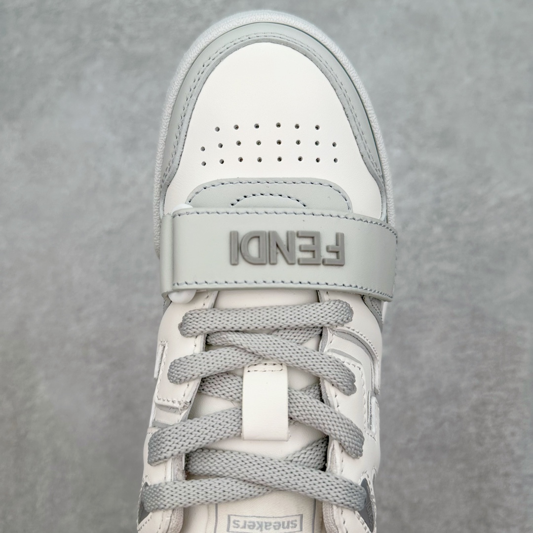 图片[4]-FENDI 芬迪 Match sneaters 低帮运动鞋 Fendi芬迪情侣款休闲鞋 独家定制 #全身20几个细节点全部做到一致还原 吊打市面所有版本 独家原装套装配件官方同源 渠道原装订单 全套专柜包装物及配件#鞋底嵌入核心防伪芯片感应装置 FENDI芬迪match最新爆款情侣款运动鞋板鞋原版购入 高工艺无缝细空胶技术，贴楦误差0.05mm,鞋底采用固特异内外锁死工艺，最大限度弯折永不开胶，原鞋一致效果环保无味 鞋面采用麂皮和皮革拼接组合 logo内里采用毛巾绒里 上脚超级柔软 轻便 舒适搭配卫衣 尺码：35 36 37 38 39 40 41 42 43 44 45 46-选品中心