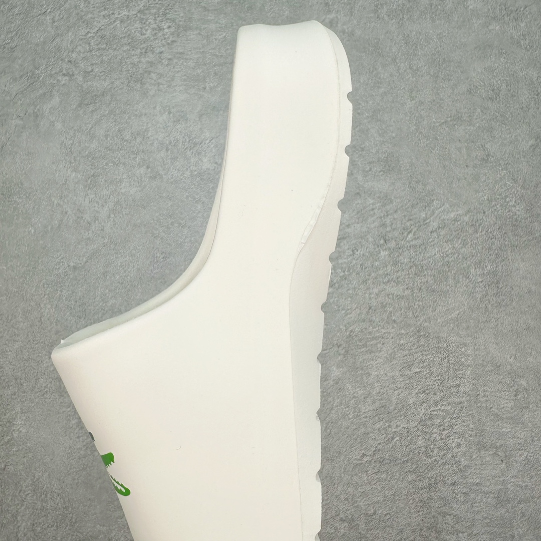 图片[7]-LACOSTE法国鳄鱼圆头套脚 EVA 防磨一字拖鞋 LACOSTE来自法国，笃信：“生命之旅，因动而美”。自1933年第一件POLO衫诞生以来，LACOSTE一直凭借其纯正的网球血统传递着轻松优雅的价值观。LACOSTE 风格源于体育运动的优雅风范，既可以在球场上穿着，也适合日常生活的优雅服装—源自体育运动的优雅风范，绝对现代的时尚形象。LACOSTE为时尚风格与舒适之感而不断创新。尺码：36/45-选品中心