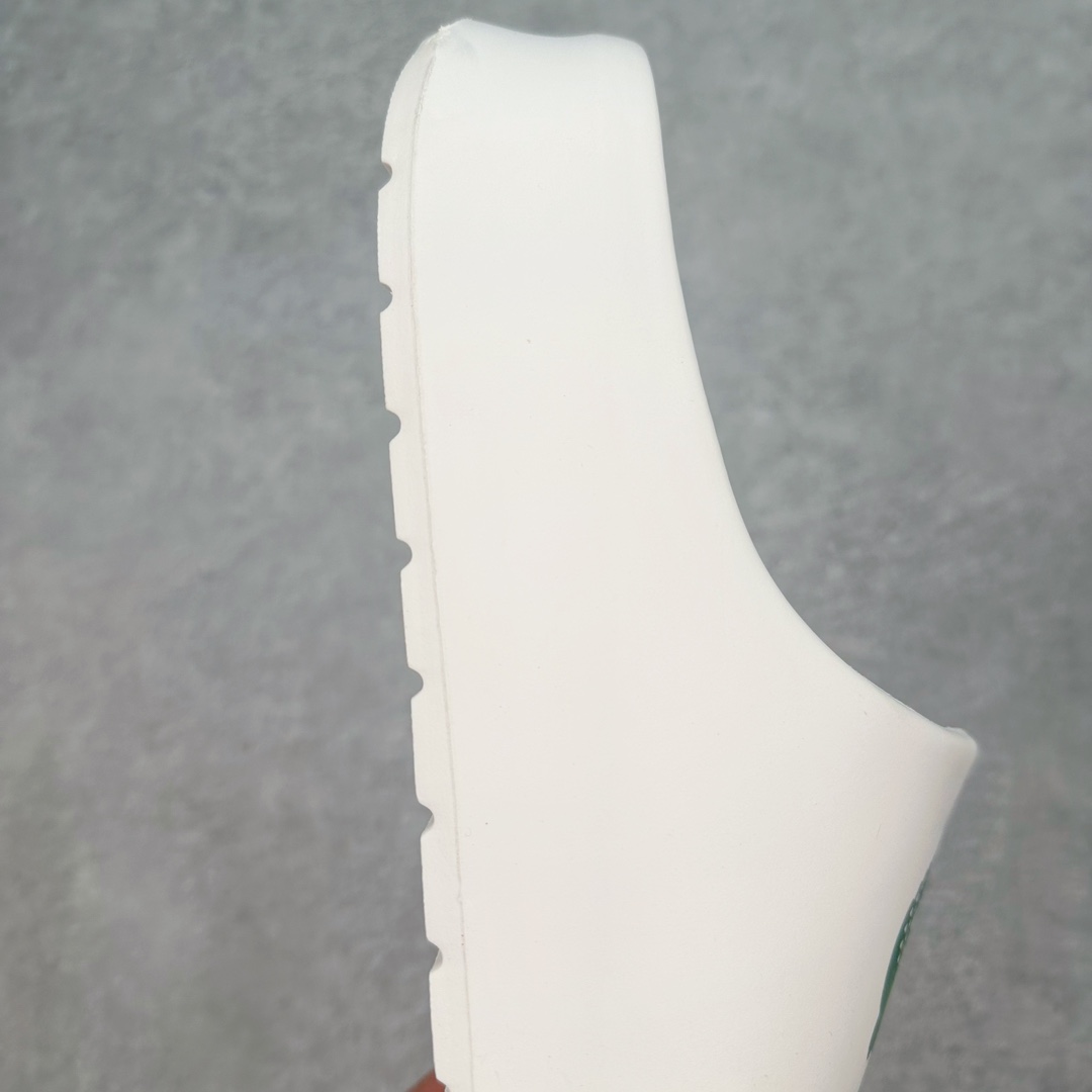 图片[6]-LACOSTE法国鳄鱼圆头套脚 EVA 防磨一字拖鞋 LACOSTE来自法国，笃信：“生命之旅，因动而美”。自1933年第一件POLO衫诞生以来，LACOSTE一直凭借其纯正的网球血统传递着轻松优雅的价值观。LACOSTE 风格源于体育运动的优雅风范，既可以在球场上穿着，也适合日常生活的优雅服装—源自体育运动的优雅风范，绝对现代的时尚形象。LACOSTE为时尚风格与舒适之感而不断创新。尺码：36/45-选品中心