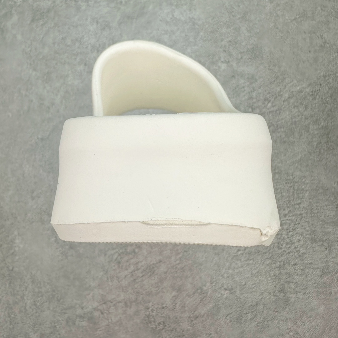 图片[8]-LACOSTE法国鳄鱼圆头套脚 EVA 防磨一字拖鞋 LACOSTE来自法国，笃信：“生命之旅，因动而美”。自1933年第一件POLO衫诞生以来，LACOSTE一直凭借其纯正的网球血统传递着轻松优雅的价值观。LACOSTE 风格源于体育运动的优雅风范，既可以在球场上穿着，也适合日常生活的优雅服装—源自体育运动的优雅风范，绝对现代的时尚形象。LACOSTE为时尚风格与舒适之感而不断创新。尺码：36/45-选品中心