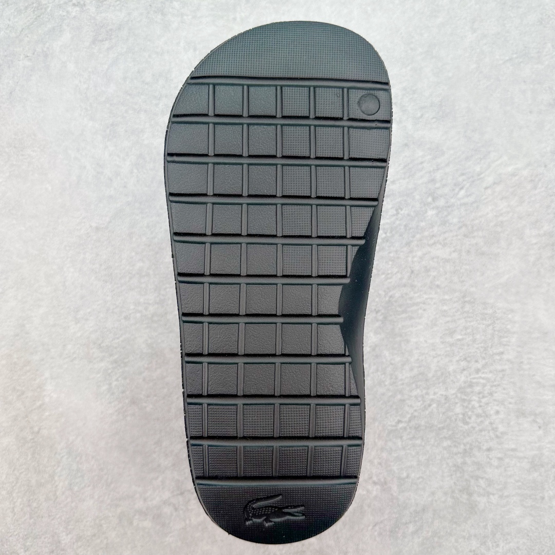 图片[9]-LACOSTE法国鳄鱼圆头套脚 EVA 防磨一字拖鞋 LACOSTE来自法国，笃信：“生命之旅，因动而美”。自1933年第一件POLO衫诞生以来，LACOSTE一直凭借其纯正的网球血统传递着轻松优雅的价值观。LACOSTE 风格源于体育运动的优雅风范，既可以在球场上穿着，也适合日常生活的优雅服装—源自体育运动的优雅风范，绝对现代的时尚形象。LACOSTE为时尚风格与舒适之感而不断创新。尺码：36/45-选品中心