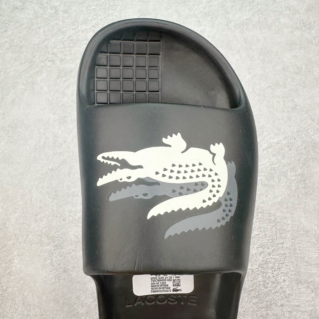 图片[4]-LACOSTE法国鳄鱼圆头套脚 EVA 防磨一字拖鞋 LACOSTE来自法国，笃信：“生命之旅，因动而美”。自1933年第一件POLO衫诞生以来，LACOSTE一直凭借其纯正的网球血统传递着轻松优雅的价值观。LACOSTE 风格源于体育运动的优雅风范，既可以在球场上穿着，也适合日常生活的优雅服装—源自体育运动的优雅风范，绝对现代的时尚形象。LACOSTE为时尚风格与舒适之感而不断创新。尺码：36/45-选品中心