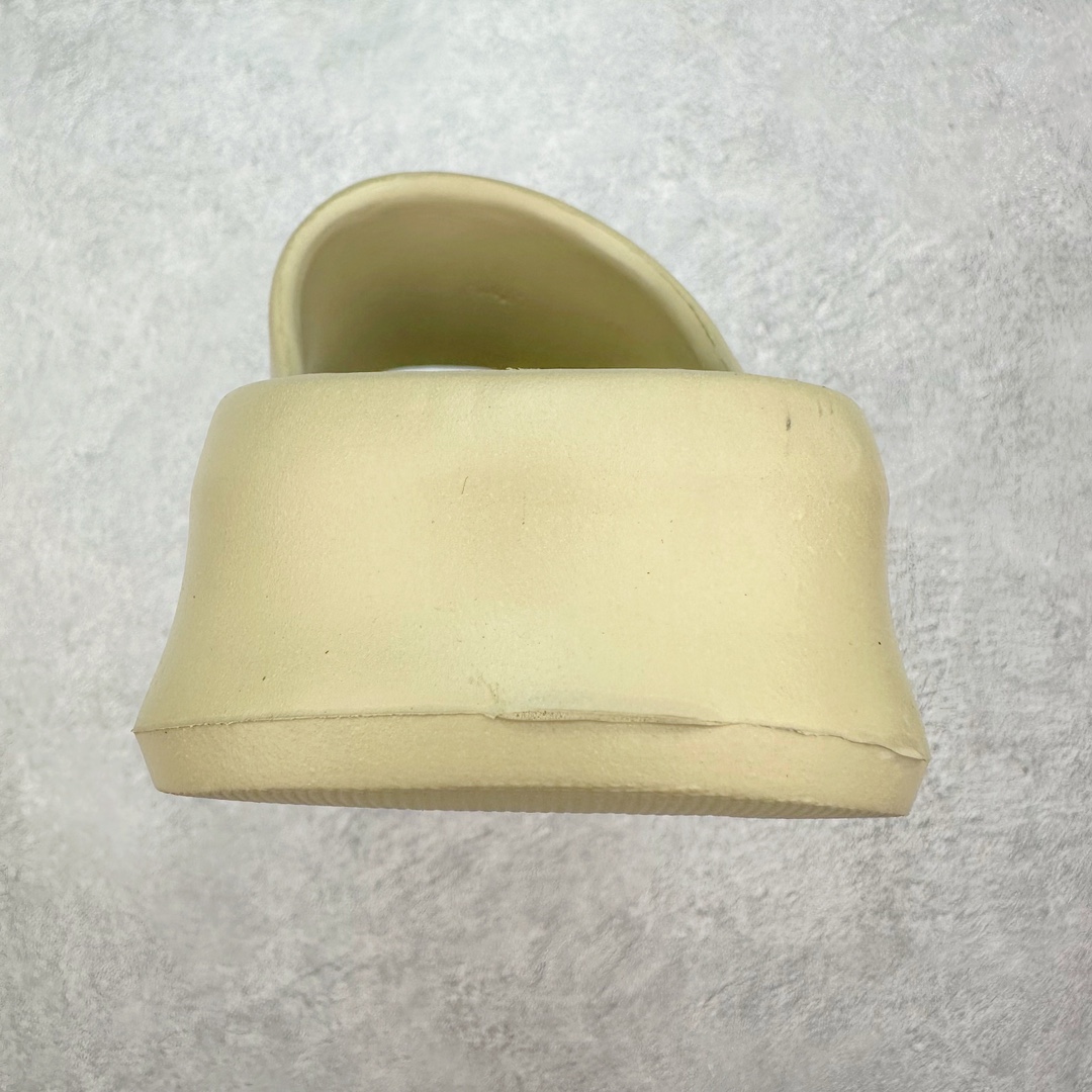 图片[8]-LACOSTE法国鳄鱼圆头套脚 EVA 防磨一字拖鞋 LACOSTE来自法国，笃信：“生命之旅，因动而美”。自1933年第一件POLO衫诞生以来，LACOSTE一直凭借其纯正的网球血统传递着轻松优雅的价值观。LACOSTE 风格源于体育运动的优雅风范，既可以在球场上穿着，也适合日常生活的优雅服装—源自体育运动的优雅风范，绝对现代的时尚形象。LACOSTE为时尚风格与舒适之感而不断创新。尺码：36/45-选品中心