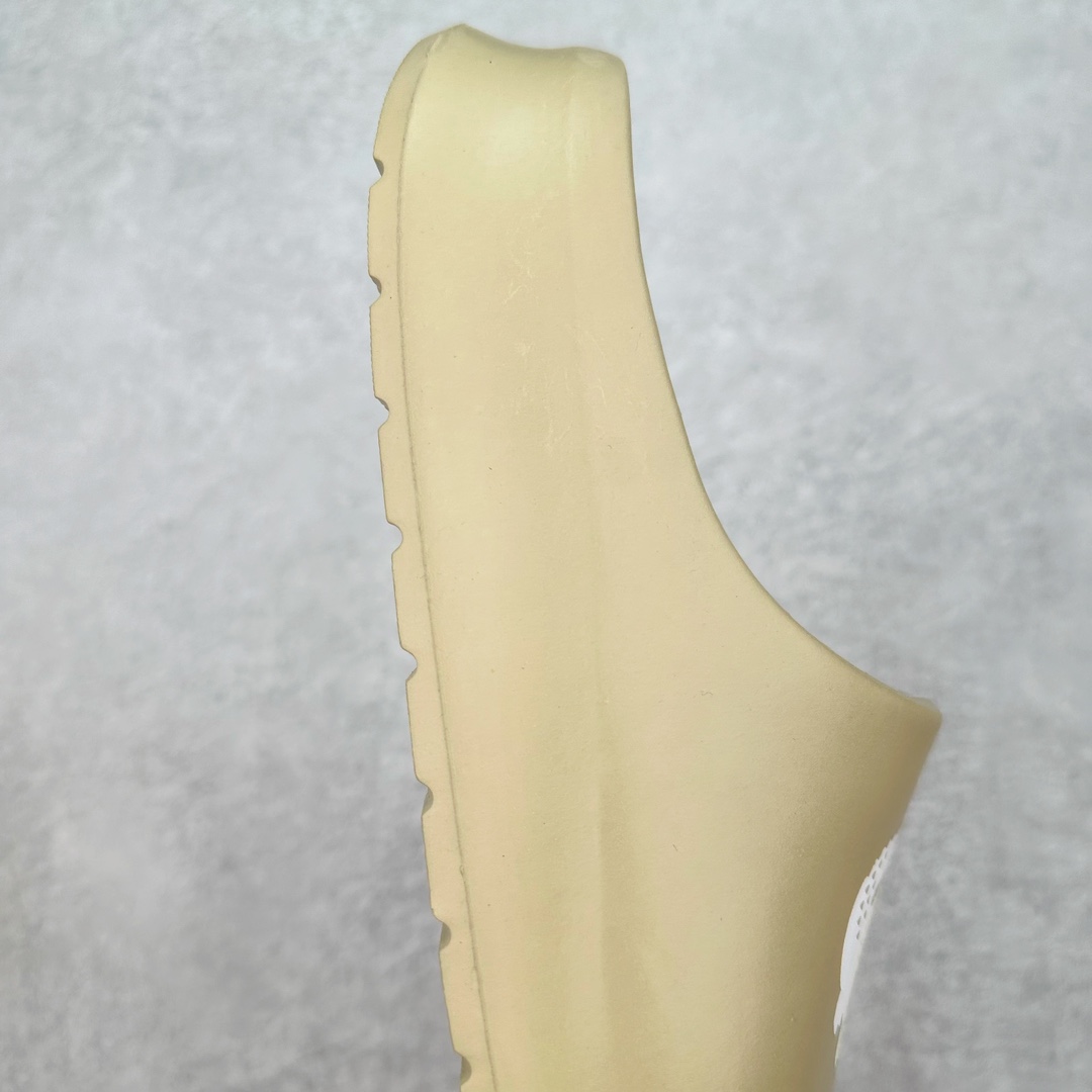 图片[6]-LACOSTE法国鳄鱼圆头套脚 EVA 防磨一字拖鞋 LACOSTE来自法国，笃信：“生命之旅，因动而美”。自1933年第一件POLO衫诞生以来，LACOSTE一直凭借其纯正的网球血统传递着轻松优雅的价值观。LACOSTE 风格源于体育运动的优雅风范，既可以在球场上穿着，也适合日常生活的优雅服装—源自体育运动的优雅风范，绝对现代的时尚形象。LACOSTE为时尚风格与舒适之感而不断创新。尺码：36/45-选品中心