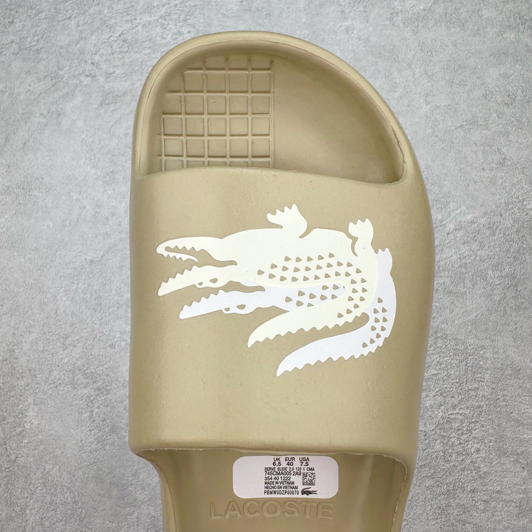 图片[4]-LACOSTE法国鳄鱼圆头套脚 EVA 防磨一字拖鞋 LACOSTE来自法国，笃信：“生命之旅，因动而美”。自1933年第一件POLO衫诞生以来，LACOSTE一直凭借其纯正的网球血统传递着轻松优雅的价值观。LACOSTE 风格源于体育运动的优雅风范，既可以在球场上穿着，也适合日常生活的优雅服装—源自体育运动的优雅风范，绝对现代的时尚形象。LACOSTE为时尚风格与舒适之感而不断创新。尺码：36/45-选品中心