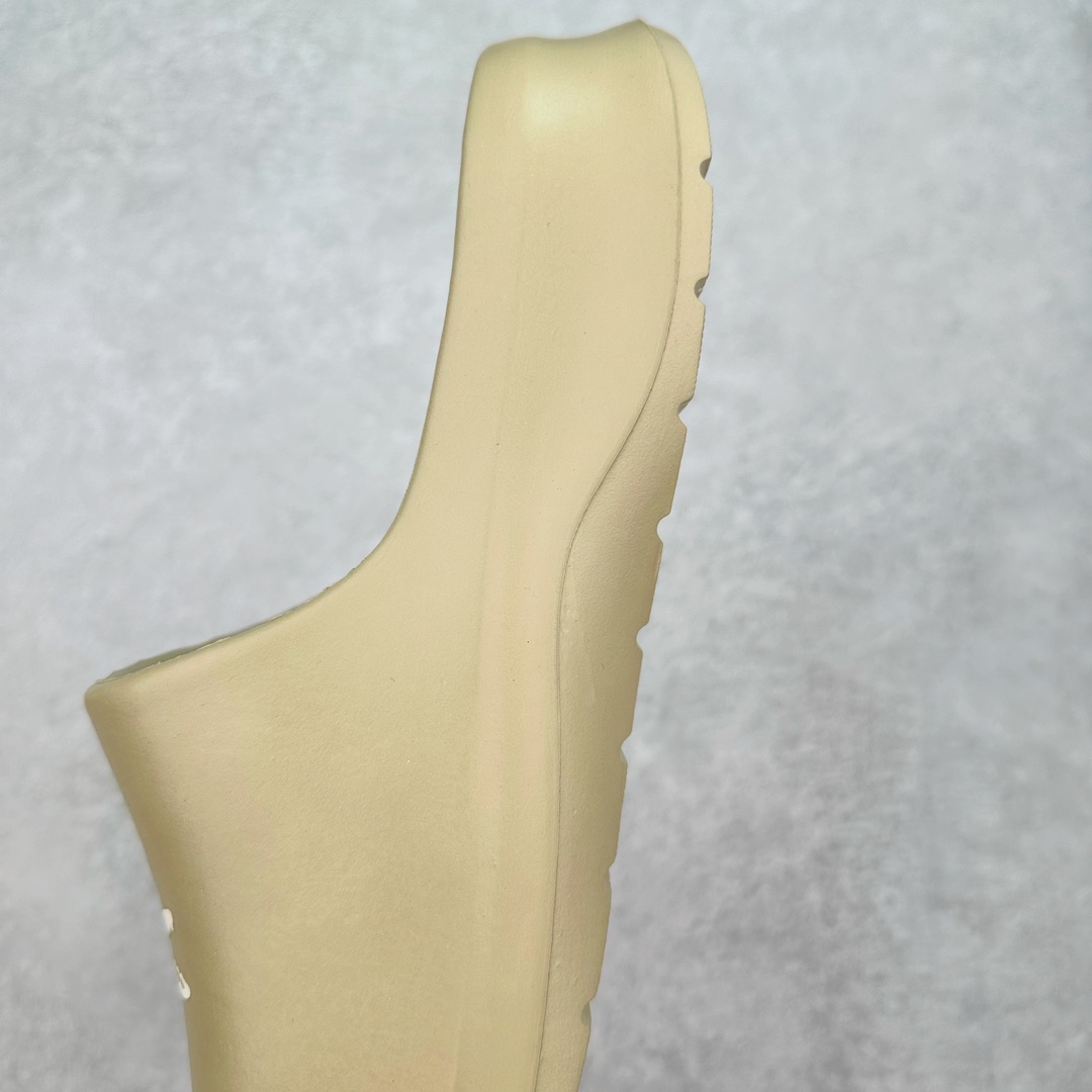 图片[7]-LACOSTE法国鳄鱼圆头套脚 EVA 防磨一字拖鞋 LACOSTE来自法国，笃信：“生命之旅，因动而美”。自1933年第一件POLO衫诞生以来，LACOSTE一直凭借其纯正的网球血统传递着轻松优雅的价值观。LACOSTE 风格源于体育运动的优雅风范，既可以在球场上穿着，也适合日常生活的优雅服装—源自体育运动的优雅风范，绝对现代的时尚形象。LACOSTE为时尚风格与舒适之感而不断创新。尺码：36/45-选品中心