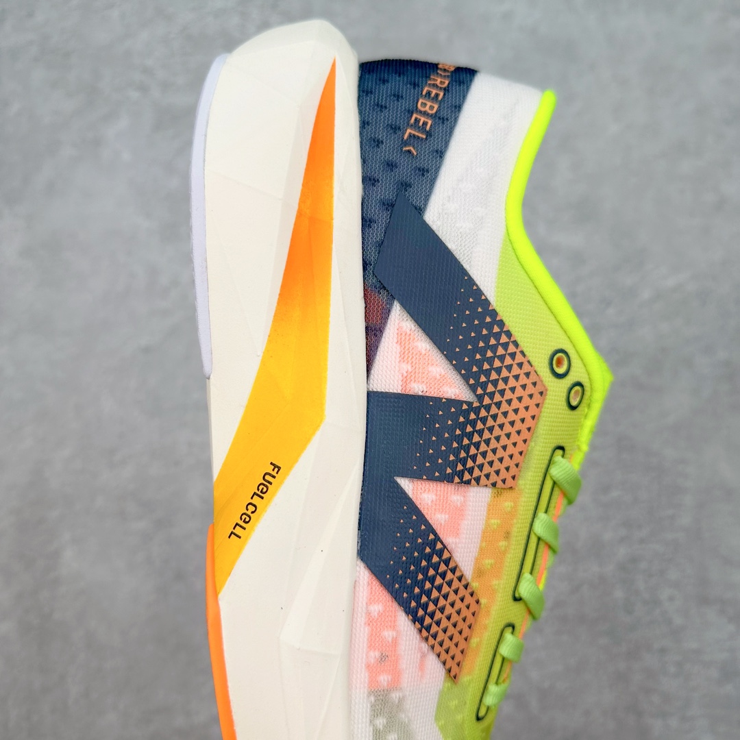 图片[6]-＃C版 NEW BALANCE Rebel FuelCell Rebel V4 舒适时尚织物减震耐磨低帮马拉松轻量化跑步鞋 NB新百伦于 2019 年夏天首次发布了 Rebel 在制鞋业仍在向强调能量回报的弹力泡沫转变的时候 Rebel 确实是一个叛逆者 快进到 2024 年 Rebel v4 承诺通过重新配制的中底化合物和更高的堆叠高度提供更轻、更有弹性的跑步体验 就像New Balance SC Elite v4一样 Rebel v4 提供了完全重新设计的中底化合物 最新的混合物将 New Balance 专有的 FuelCell 泡沫（TPU 和 EVA 的混合物）与 PEBA 泡沫相结合 带来更弹跳的跑步体验 PEBA是一种超轻 高性能的泡沫 通常出现在镀碳超级鞋中 New Balance Rebel v4、ASICS Novablast 4和Brooks Hyperion Max都是精力充沛的无电镀运动鞋 在速度锻炼和快节奏中大放异彩 这三款鞋都依靠它们的中底泡沫和轻微的摇杆形状来创造一种向前滚动的感觉 而且虽然这些鞋子在堆叠高度和重量方面各不相同 但它们提供了相似的软硬比例 有足够的流行力来加快步伐 尺码：36 37 37.5 38 38.5 39.5 40 40.5 41.5 42 42.5 43 44 45-选品中心
