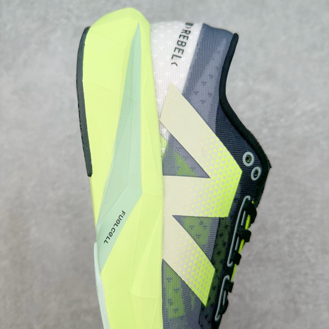 图片[6]-＃C版 NEW BALANCE Rebel FuelCell Rebel V4 舒适时尚织物减震耐磨低帮马拉松轻量化跑步鞋 NB新百伦于 2019 年夏天首次发布了 Rebel 在制鞋业仍在向强调能量回报的弹力泡沫转变的时候 Rebel 确实是一个叛逆者 快进到 2024 年 Rebel v4 承诺通过重新配制的中底化合物和更高的堆叠高度提供更轻、更有弹性的跑步体验 就像New Balance SC Elite v4一样 Rebel v4 提供了完全重新设计的中底化合物 最新的混合物将 New Balance 专有的 FuelCell 泡沫（TPU 和 EVA 的混合物）与 PEBA 泡沫相结合 带来更弹跳的跑步体验 PEBA是一种超轻 高性能的泡沫 通常出现在镀碳超级鞋中 New Balance Rebel v4、ASICS Novablast 4和Brooks Hyperion Max都是精力充沛的无电镀运动鞋 在速度锻炼和快节奏中大放异彩 这三款鞋都依靠它们的中底泡沫和轻微的摇杆形状来创造一种向前滚动的感觉 而且虽然这些鞋子在堆叠高度和重量方面各不相同 但它们提供了相似的软硬比例 有足够的流行力来加快步伐 尺码：36 37 37.5 38 38.5 39.5 40 40.5 41.5 42 42.5 43 44 45-选品中心