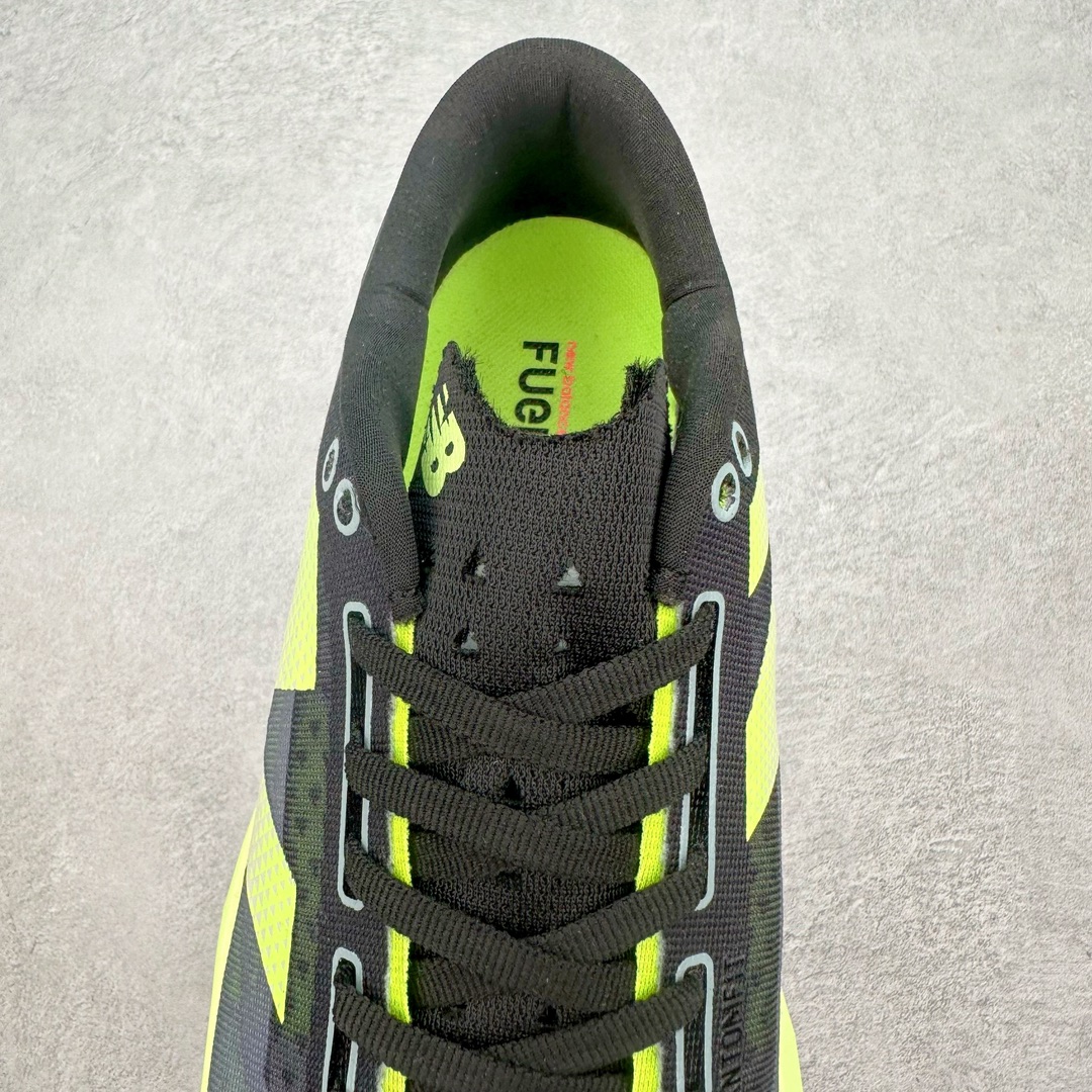 图片[5]-＃C版 NEW BALANCE Rebel FuelCell Rebel V4 舒适时尚织物减震耐磨低帮马拉松轻量化跑步鞋 NB新百伦于 2019 年夏天首次发布了 Rebel 在制鞋业仍在向强调能量回报的弹力泡沫转变的时候 Rebel 确实是一个叛逆者 快进到 2024 年 Rebel v4 承诺通过重新配制的中底化合物和更高的堆叠高度提供更轻、更有弹性的跑步体验 就像New Balance SC Elite v4一样 Rebel v4 提供了完全重新设计的中底化合物 最新的混合物将 New Balance 专有的 FuelCell 泡沫（TPU 和 EVA 的混合物）与 PEBA 泡沫相结合 带来更弹跳的跑步体验 PEBA是一种超轻 高性能的泡沫 通常出现在镀碳超级鞋中 New Balance Rebel v4、ASICS Novablast 4和Brooks Hyperion Max都是精力充沛的无电镀运动鞋 在速度锻炼和快节奏中大放异彩 这三款鞋都依靠它们的中底泡沫和轻微的摇杆形状来创造一种向前滚动的感觉 而且虽然这些鞋子在堆叠高度和重量方面各不相同 但它们提供了相似的软硬比例 有足够的流行力来加快步伐 尺码：36 37 37.5 38 38.5 39.5 40 40.5 41.5 42 42.5 43 44 45-选品中心