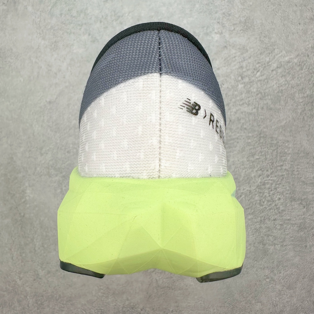 图片[8]-＃C版 NEW BALANCE Rebel FuelCell Rebel V4 舒适时尚织物减震耐磨低帮马拉松轻量化跑步鞋 NB新百伦于 2019 年夏天首次发布了 Rebel 在制鞋业仍在向强调能量回报的弹力泡沫转变的时候 Rebel 确实是一个叛逆者 快进到 2024 年 Rebel v4 承诺通过重新配制的中底化合物和更高的堆叠高度提供更轻、更有弹性的跑步体验 就像New Balance SC Elite v4一样 Rebel v4 提供了完全重新设计的中底化合物 最新的混合物将 New Balance 专有的 FuelCell 泡沫（TPU 和 EVA 的混合物）与 PEBA 泡沫相结合 带来更弹跳的跑步体验 PEBA是一种超轻 高性能的泡沫 通常出现在镀碳超级鞋中 New Balance Rebel v4、ASICS Novablast 4和Brooks Hyperion Max都是精力充沛的无电镀运动鞋 在速度锻炼和快节奏中大放异彩 这三款鞋都依靠它们的中底泡沫和轻微的摇杆形状来创造一种向前滚动的感觉 而且虽然这些鞋子在堆叠高度和重量方面各不相同 但它们提供了相似的软硬比例 有足够的流行力来加快步伐 尺码：36 37 37.5 38 38.5 39.5 40 40.5 41.5 42 42.5 43 44 45-选品中心