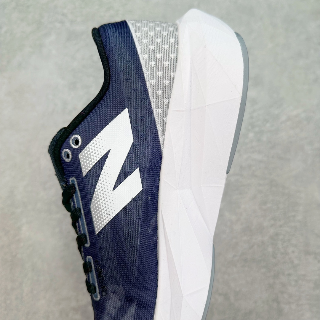 图片[7]-＃C版 NEW BALANCE Rebel FuelCell Rebel V4 舒适时尚织物减震耐磨低帮马拉松轻量化跑步鞋 NB新百伦于 2019 年夏天首次发布了 Rebel 在制鞋业仍在向强调能量回报的弹力泡沫转变的时候 Rebel 确实是一个叛逆者 快进到 2024 年 Rebel v4 承诺通过重新配制的中底化合物和更高的堆叠高度提供更轻、更有弹性的跑步体验 就像New Balance SC Elite v4一样 Rebel v4 提供了完全重新设计的中底化合物 最新的混合物将 New Balance 专有的 FuelCell 泡沫（TPU 和 EVA 的混合物）与 PEBA 泡沫相结合 带来更弹跳的跑步体验 PEBA是一种超轻 高性能的泡沫 通常出现在镀碳超级鞋中 New Balance Rebel v4、ASICS Novablast 4和Brooks Hyperion Max都是精力充沛的无电镀运动鞋 在速度锻炼和快节奏中大放异彩 这三款鞋都依靠它们的中底泡沫和轻微的摇杆形状来创造一种向前滚动的感觉 而且虽然这些鞋子在堆叠高度和重量方面各不相同 但它们提供了相似的软硬比例 有足够的流行力来加快步伐 尺码：36 37 37.5 38 38.5 39.5 40 40.5 41.5 42 42.5 43 44 45-选品中心