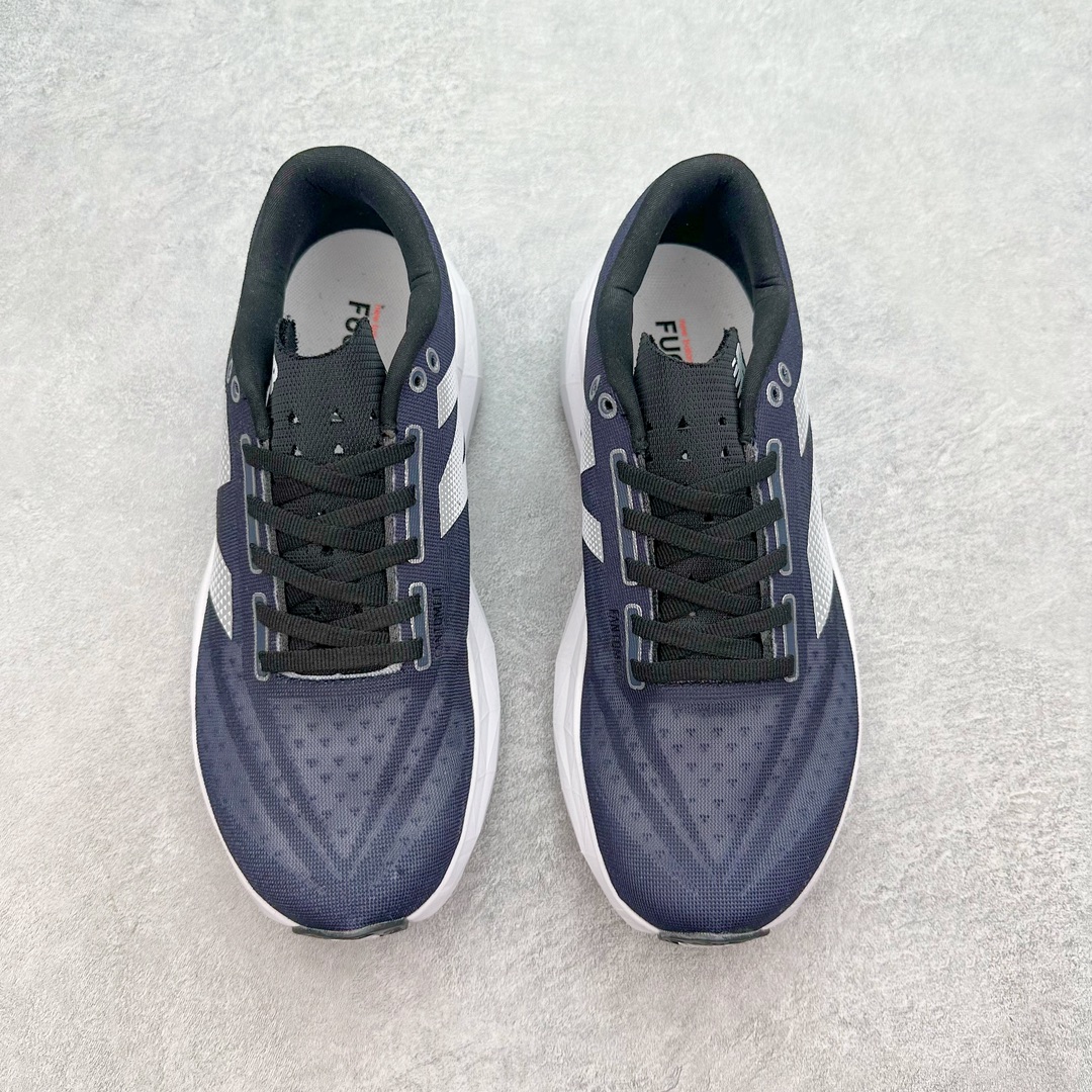 图片[2]-＃C版 NEW BALANCE Rebel FuelCell Rebel V4 舒适时尚织物减震耐磨低帮马拉松轻量化跑步鞋 NB新百伦于 2019 年夏天首次发布了 Rebel 在制鞋业仍在向强调能量回报的弹力泡沫转变的时候 Rebel 确实是一个叛逆者 快进到 2024 年 Rebel v4 承诺通过重新配制的中底化合物和更高的堆叠高度提供更轻、更有弹性的跑步体验 就像New Balance SC Elite v4一样 Rebel v4 提供了完全重新设计的中底化合物 最新的混合物将 New Balance 专有的 FuelCell 泡沫（TPU 和 EVA 的混合物）与 PEBA 泡沫相结合 带来更弹跳的跑步体验 PEBA是一种超轻 高性能的泡沫 通常出现在镀碳超级鞋中 New Balance Rebel v4、ASICS Novablast 4和Brooks Hyperion Max都是精力充沛的无电镀运动鞋 在速度锻炼和快节奏中大放异彩 这三款鞋都依靠它们的中底泡沫和轻微的摇杆形状来创造一种向前滚动的感觉 而且虽然这些鞋子在堆叠高度和重量方面各不相同 但它们提供了相似的软硬比例 有足够的流行力来加快步伐 尺码：36 37 37.5 38 38.5 39.5 40 40.5 41.5 42 42.5 43 44 45-选品中心