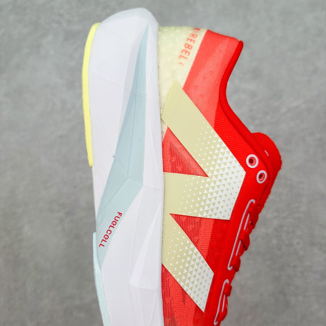 图片[6]-＃C版 NEW BALANCE Rebel FuelCell Rebel V4 舒适时尚织物减震耐磨低帮马拉松轻量化跑步鞋 NB新百伦于 2019 年夏天首次发布了 Rebel 在制鞋业仍在向强调能量回报的弹力泡沫转变的时候 Rebel 确实是一个叛逆者 快进到 2024 年 Rebel v4 承诺通过重新配制的中底化合物和更高的堆叠高度提供更轻、更有弹性的跑步体验 就像New Balance SC Elite v4一样 Rebel v4 提供了完全重新设计的中底化合物 最新的混合物将 New Balance 专有的 FuelCell 泡沫（TPU 和 EVA 的混合物）与 PEBA 泡沫相结合 带来更弹跳的跑步体验 PEBA是一种超轻 高性能的泡沫 通常出现在镀碳超级鞋中 New Balance Rebel v4、ASICS Novablast 4和Brooks Hyperion Max都是精力充沛的无电镀运动鞋 在速度锻炼和快节奏中大放异彩 这三款鞋都依靠它们的中底泡沫和轻微的摇杆形状来创造一种向前滚动的感觉 而且虽然这些鞋子在堆叠高度和重量方面各不相同 但它们提供了相似的软硬比例 有足够的流行力来加快步伐 尺码：36 37 37.5 38 38.5 39.5 40 40.5 41.5 42 42.5 43 44 45-选品中心