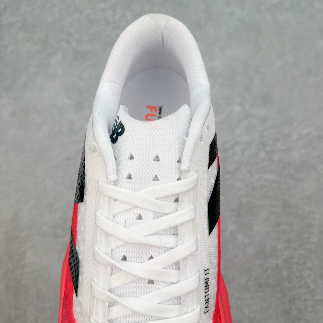 图片[5]-＃C版 NEW BALANCE Rebel FuelCell Rebel V4 舒适时尚织物减震耐磨低帮马拉松轻量化跑步鞋 NB新百伦于 2019 年夏天首次发布了 Rebel 在制鞋业仍在向强调能量回报的弹力泡沫转变的时候 Rebel 确实是一个叛逆者 快进到 2024 年 Rebel v4 承诺通过重新配制的中底化合物和更高的堆叠高度提供更轻、更有弹性的跑步体验 就像New Balance SC Elite v4一样 Rebel v4 提供了完全重新设计的中底化合物 最新的混合物将 New Balance 专有的 FuelCell 泡沫（TPU 和 EVA 的混合物）与 PEBA 泡沫相结合 带来更弹跳的跑步体验 PEBA是一种超轻 高性能的泡沫 通常出现在镀碳超级鞋中 New Balance Rebel v4、ASICS Novablast 4和Brooks Hyperion Max都是精力充沛的无电镀运动鞋 在速度锻炼和快节奏中大放异彩 这三款鞋都依靠它们的中底泡沫和轻微的摇杆形状来创造一种向前滚动的感觉 而且虽然这些鞋子在堆叠高度和重量方面各不相同 但它们提供了相似的软硬比例 有足够的流行力来加快步伐 尺码：36 37 37.5 38 38.5 39.5 40 40.5 41.5 42 42.5 43 44 45-选品中心