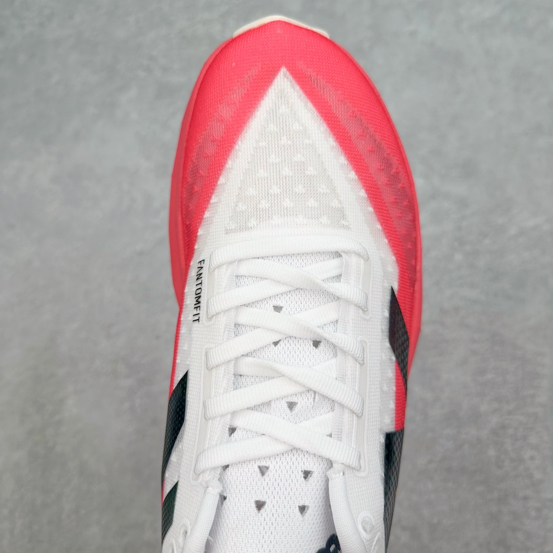 图片[4]-＃C版 NEW BALANCE Rebel FuelCell Rebel V4 舒适时尚织物减震耐磨低帮马拉松轻量化跑步鞋 NB新百伦于 2019 年夏天首次发布了 Rebel 在制鞋业仍在向强调能量回报的弹力泡沫转变的时候 Rebel 确实是一个叛逆者 快进到 2024 年 Rebel v4 承诺通过重新配制的中底化合物和更高的堆叠高度提供更轻、更有弹性的跑步体验 就像New Balance SC Elite v4一样 Rebel v4 提供了完全重新设计的中底化合物 最新的混合物将 New Balance 专有的 FuelCell 泡沫（TPU 和 EVA 的混合物）与 PEBA 泡沫相结合 带来更弹跳的跑步体验 PEBA是一种超轻 高性能的泡沫 通常出现在镀碳超级鞋中 New Balance Rebel v4、ASICS Novablast 4和Brooks Hyperion Max都是精力充沛的无电镀运动鞋 在速度锻炼和快节奏中大放异彩 这三款鞋都依靠它们的中底泡沫和轻微的摇杆形状来创造一种向前滚动的感觉 而且虽然这些鞋子在堆叠高度和重量方面各不相同 但它们提供了相似的软硬比例 有足够的流行力来加快步伐 尺码：36 37 37.5 38 38.5 39.5 40 40.5 41.5 42 42.5 43 44 45-选品中心