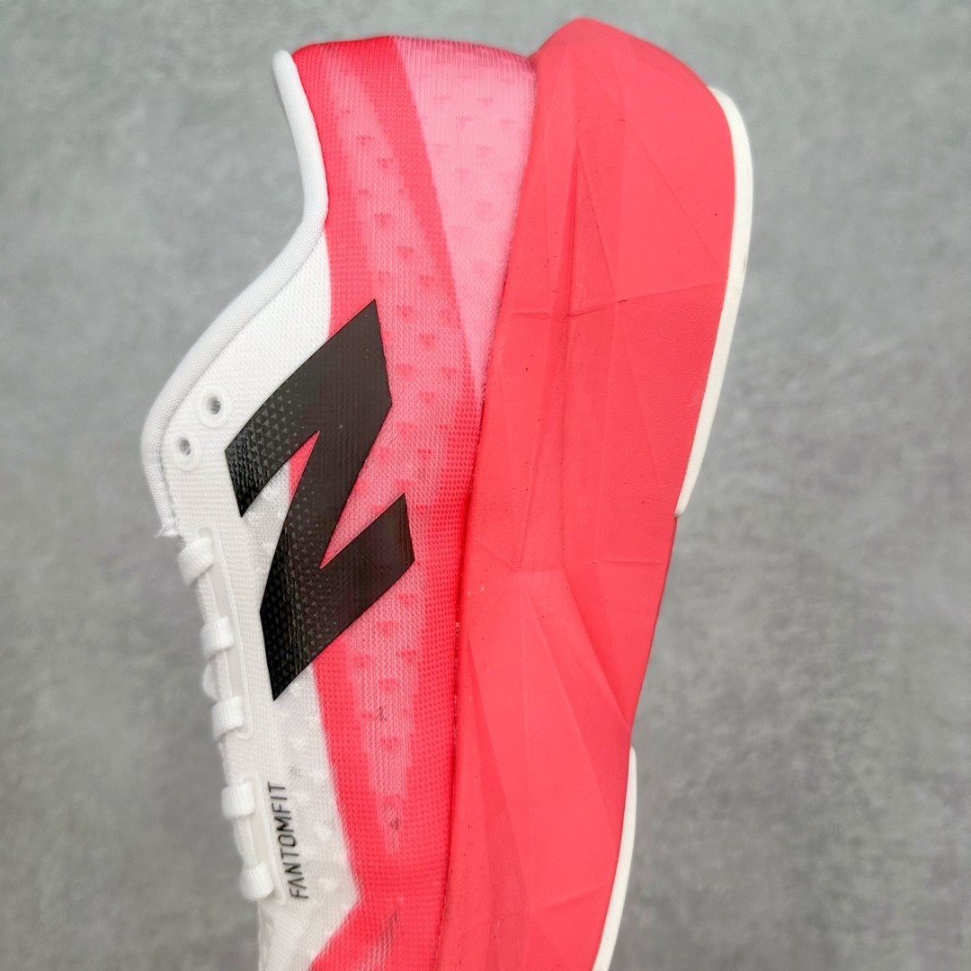 图片[7]-＃C版 NEW BALANCE Rebel FuelCell Rebel V4 舒适时尚织物减震耐磨低帮马拉松轻量化跑步鞋 NB新百伦于 2019 年夏天首次发布了 Rebel 在制鞋业仍在向强调能量回报的弹力泡沫转变的时候 Rebel 确实是一个叛逆者 快进到 2024 年 Rebel v4 承诺通过重新配制的中底化合物和更高的堆叠高度提供更轻、更有弹性的跑步体验 就像New Balance SC Elite v4一样 Rebel v4 提供了完全重新设计的中底化合物 最新的混合物将 New Balance 专有的 FuelCell 泡沫（TPU 和 EVA 的混合物）与 PEBA 泡沫相结合 带来更弹跳的跑步体验 PEBA是一种超轻 高性能的泡沫 通常出现在镀碳超级鞋中 New Balance Rebel v4、ASICS Novablast 4和Brooks Hyperion Max都是精力充沛的无电镀运动鞋 在速度锻炼和快节奏中大放异彩 这三款鞋都依靠它们的中底泡沫和轻微的摇杆形状来创造一种向前滚动的感觉 而且虽然这些鞋子在堆叠高度和重量方面各不相同 但它们提供了相似的软硬比例 有足够的流行力来加快步伐 尺码：36 37 37.5 38 38.5 39.5 40 40.5 41.5 42 42.5 43 44 45-选品中心