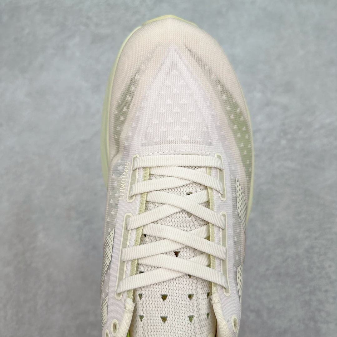 图片[4]-＃C版 NEW BALANCE Rebel FuelCell Rebel V4 舒适时尚织物减震耐磨低帮马拉松轻量化跑步鞋 NB新百伦于 2019 年夏天首次发布了 Rebel 在制鞋业仍在向强调能量回报的弹力泡沫转变的时候 Rebel 确实是一个叛逆者 快进到 2024 年 Rebel v4 承诺通过重新配制的中底化合物和更高的堆叠高度提供更轻、更有弹性的跑步体验 就像New Balance SC Elite v4一样 Rebel v4 提供了完全重新设计的中底化合物 最新的混合物将 New Balance 专有的 FuelCell 泡沫（TPU 和 EVA 的混合物）与 PEBA 泡沫相结合 带来更弹跳的跑步体验 PEBA是一种超轻 高性能的泡沫 通常出现在镀碳超级鞋中 New Balance Rebel v4、ASICS Novablast 4和Brooks Hyperion Max都是精力充沛的无电镀运动鞋 在速度锻炼和快节奏中大放异彩 这三款鞋都依靠它们的中底泡沫和轻微的摇杆形状来创造一种向前滚动的感觉 而且虽然这些鞋子在堆叠高度和重量方面各不相同 但它们提供了相似的软硬比例 有足够的流行力来加快步伐 尺码：36 37 37.5 38 38.5 39.5 40 40.5 41.5 42 42.5 43 44 45-选品中心